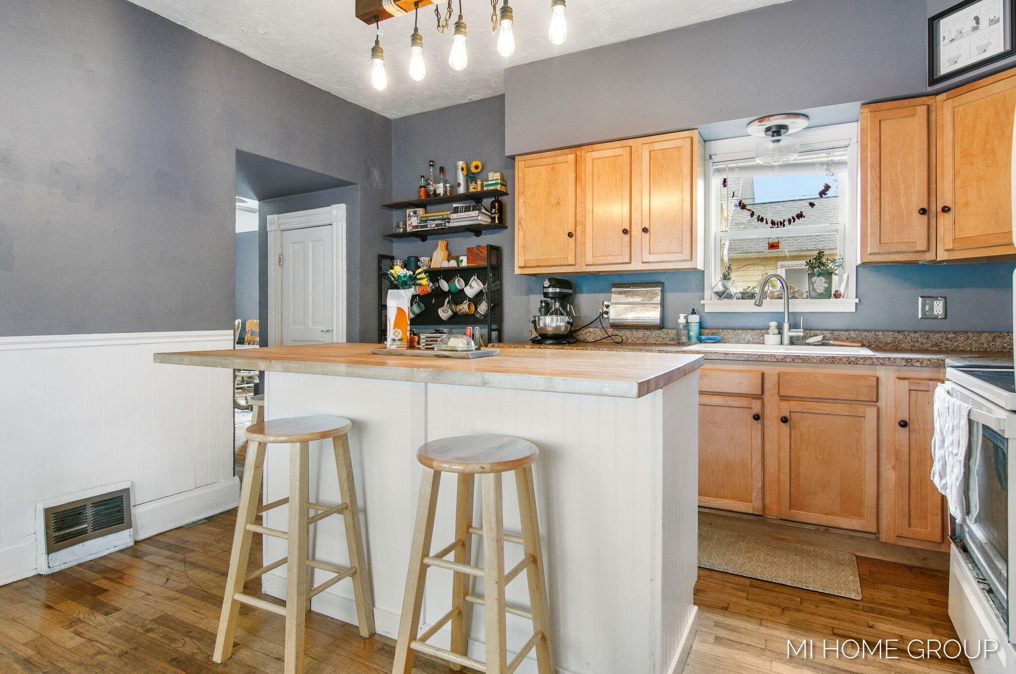 150 W 16th Street Holland MI 49423