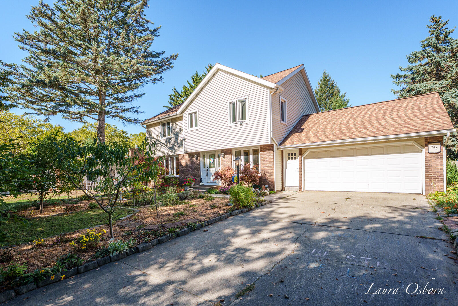 743 Crestview Street Holland MI 49423