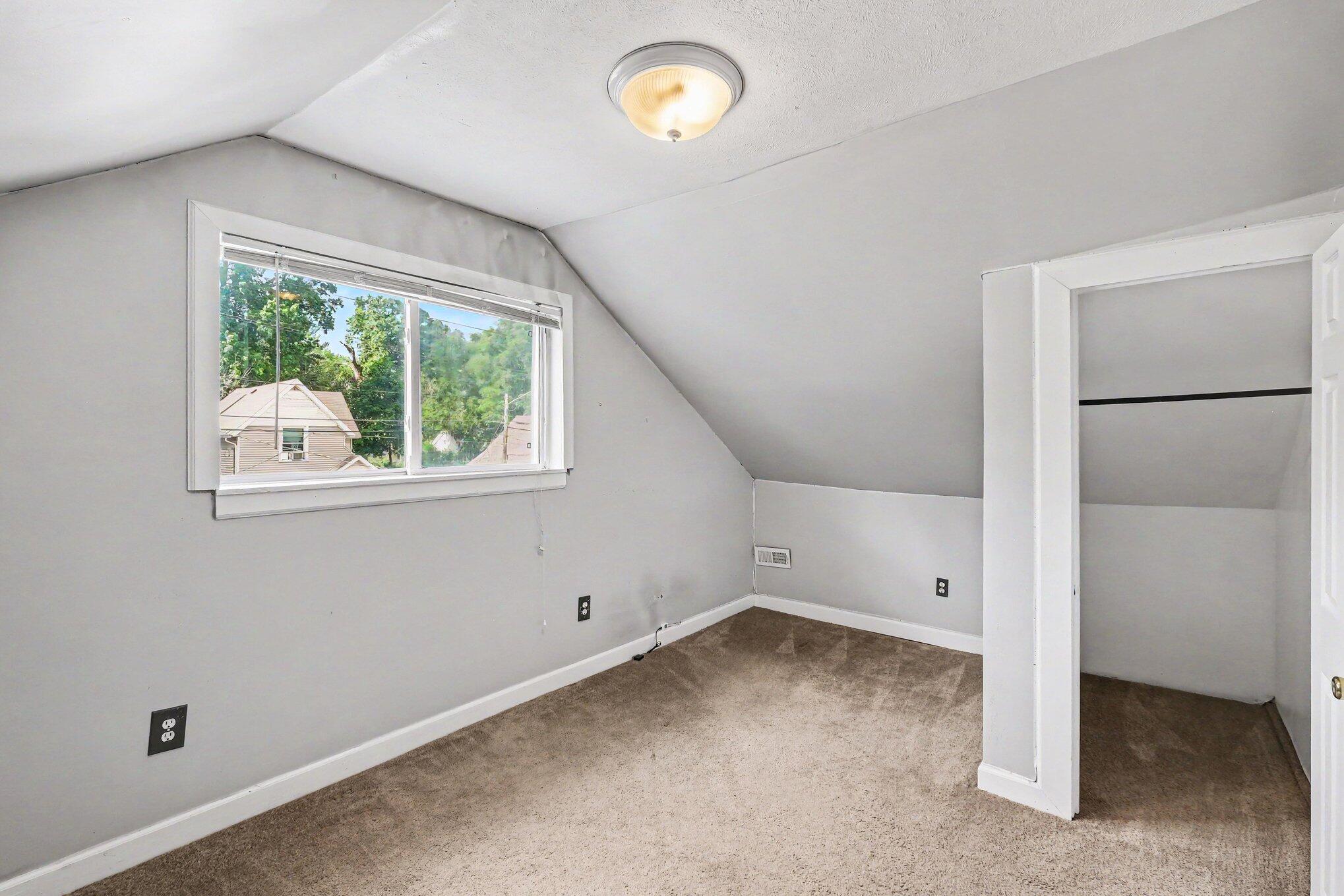 353 Cedar Street NE Grand Rapids MI 49503