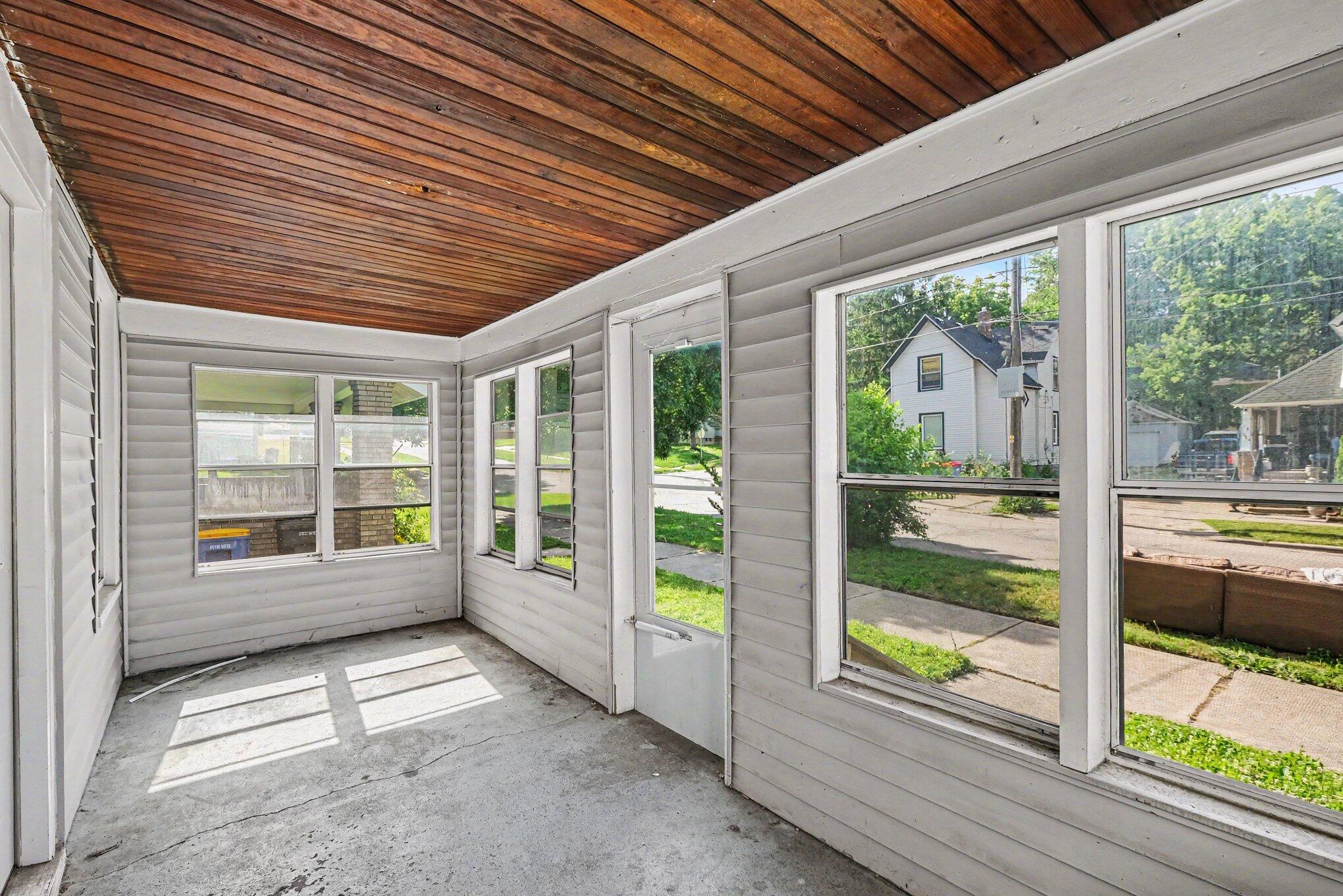 353 Cedar Street NE Grand Rapids MI 49503