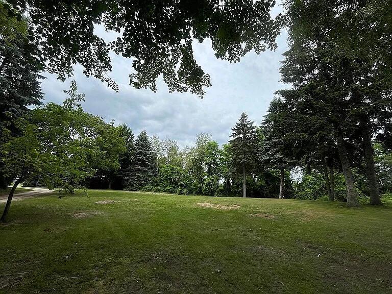 3283 W Kinney Ludington MI 49431