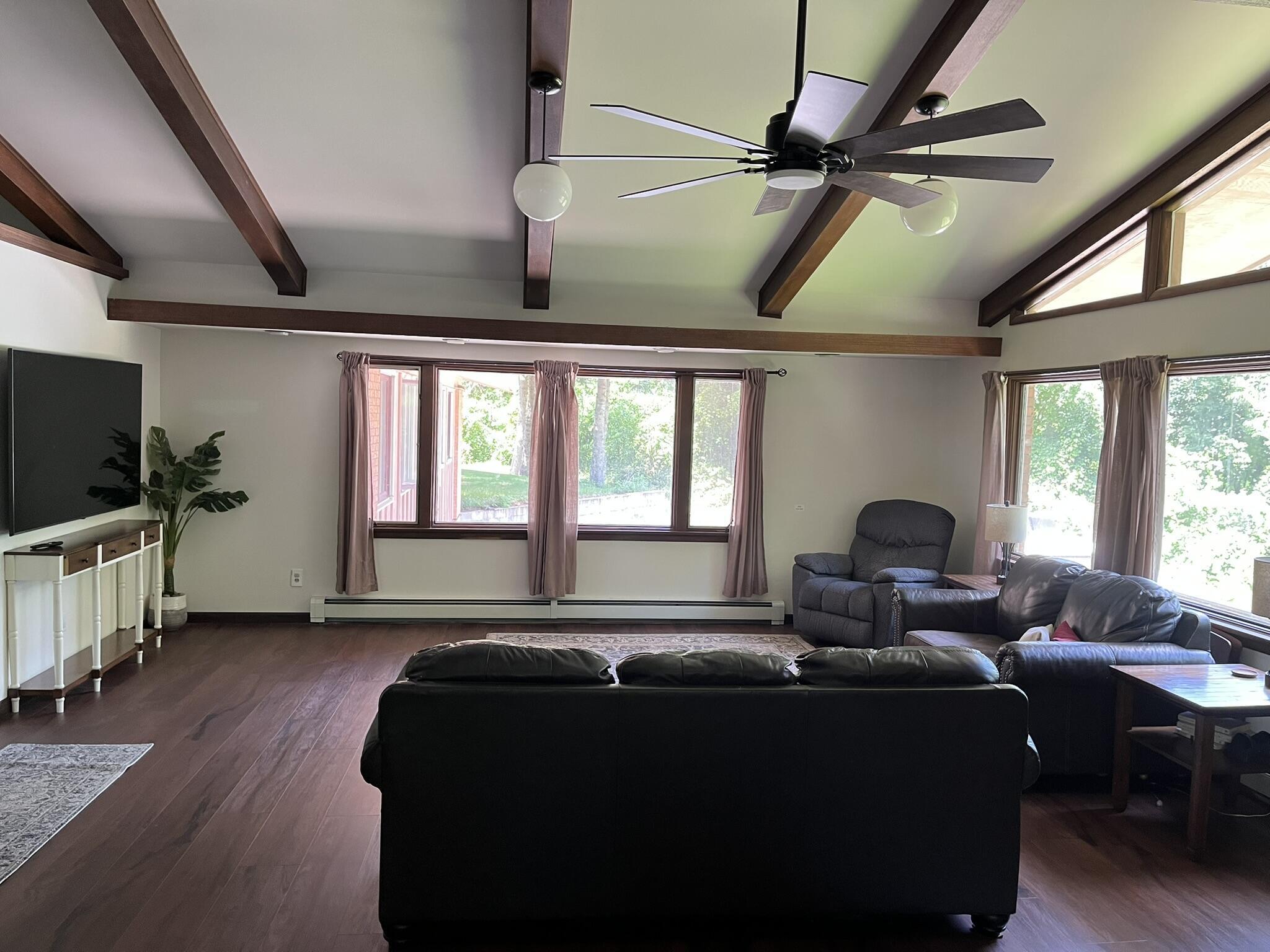 3283 W Kinney Ludington MI 49431