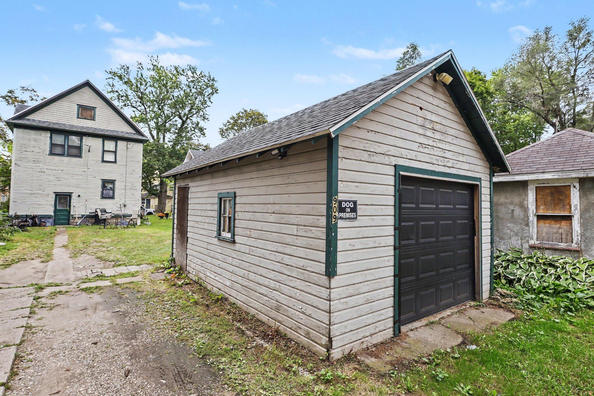 909 Clinton Avenue Kalamazoo MI 49001