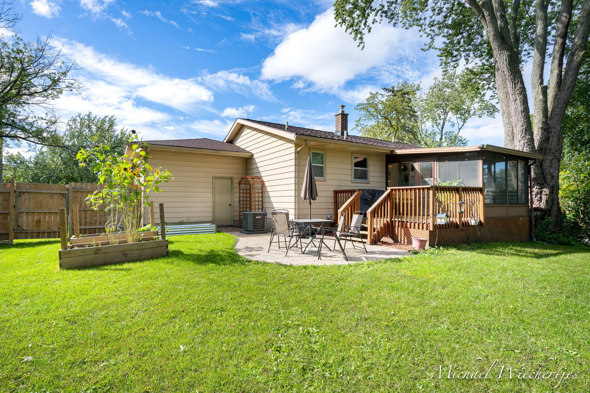 2665 Burton Street SE Grand Rapids MI 49546