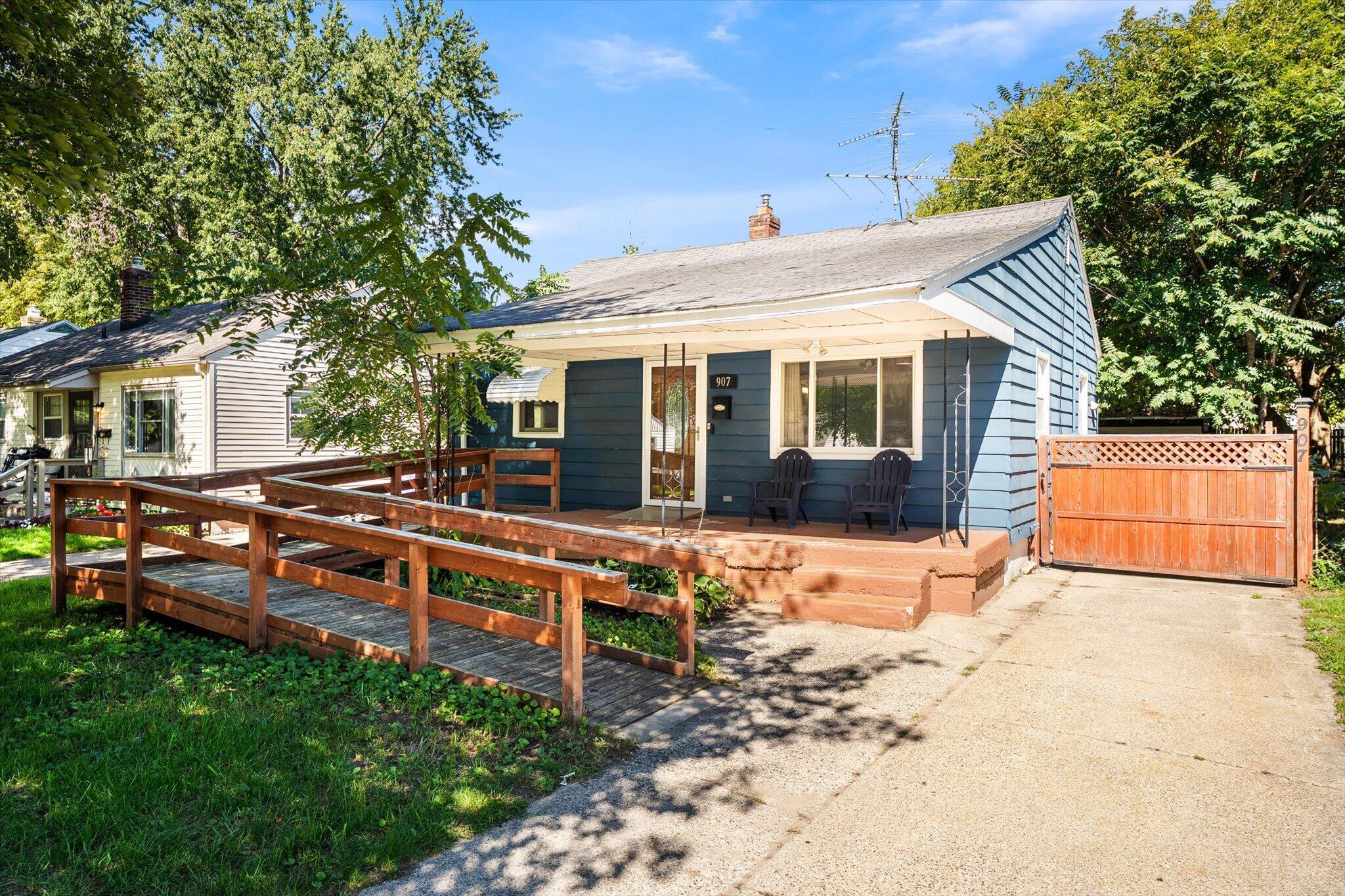 907 California Street NW Grand Rapids MI 49504