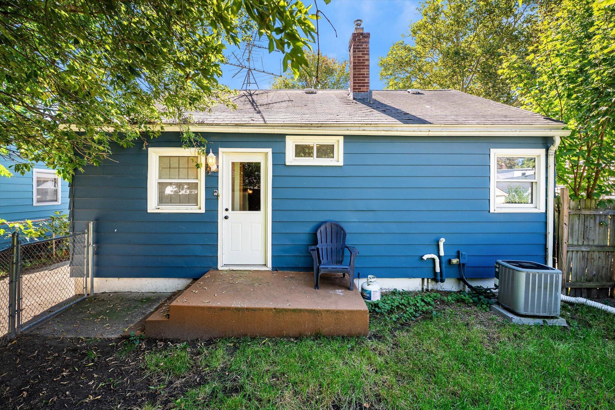 907 California Street NW Grand Rapids MI 49504