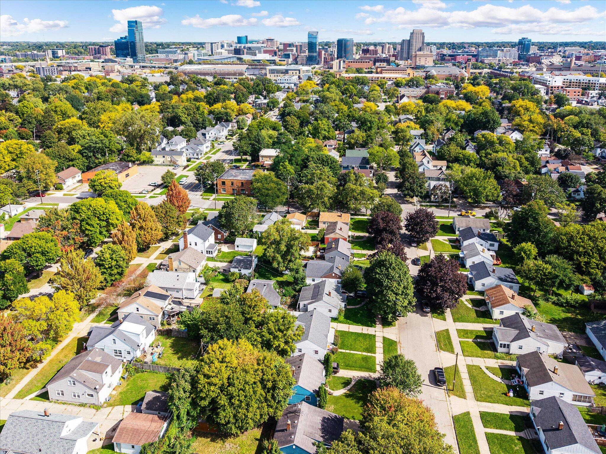907 California Street NW Grand Rapids MI 49504