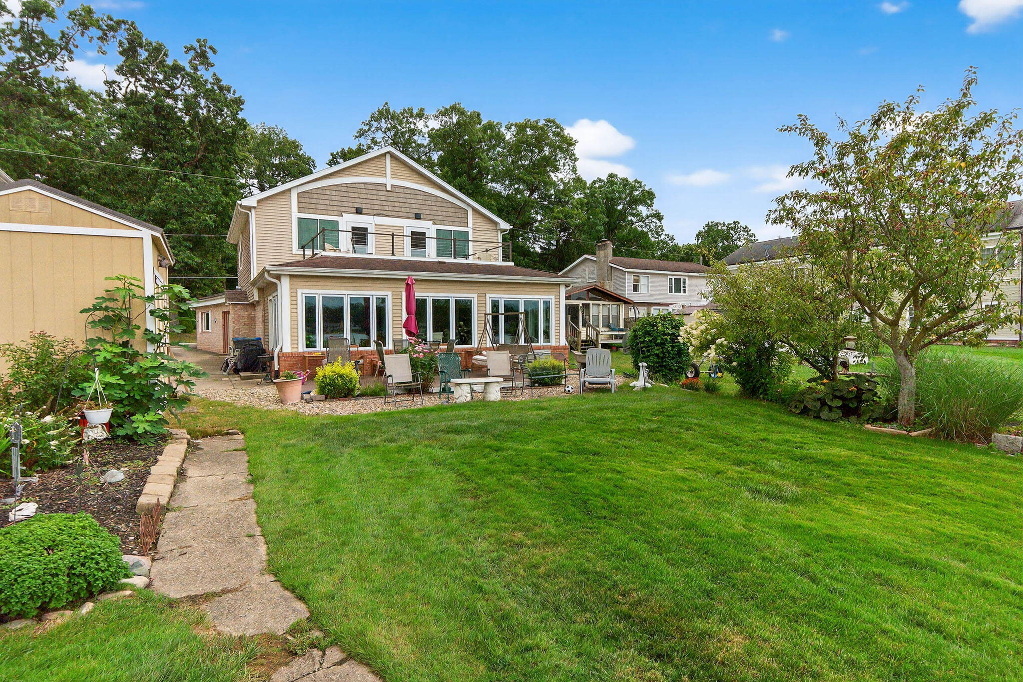 68800 S Shore Drive Edwardsburg MI 49112