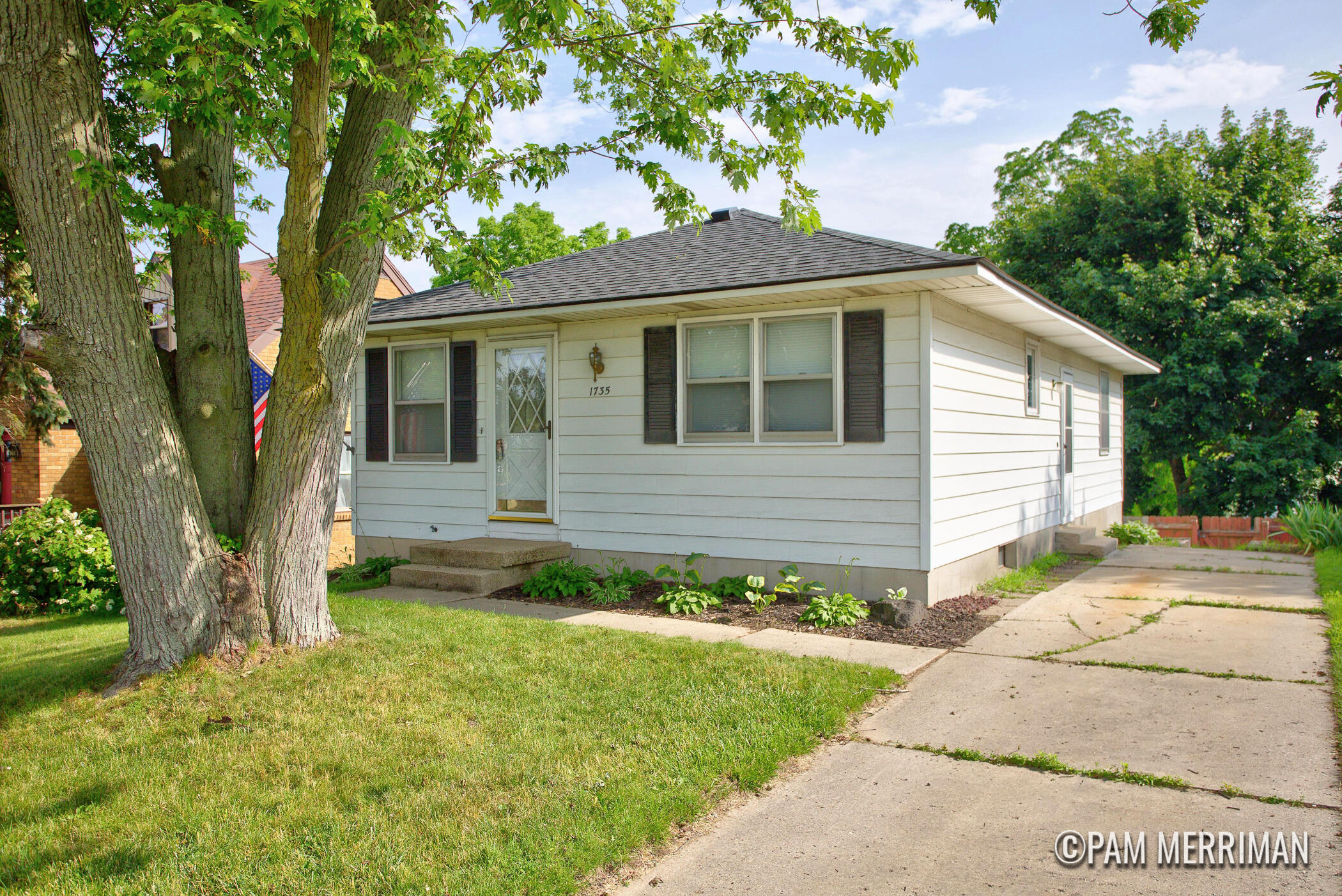 1735 Woodworth Street NE Grand Rapids MI 49525