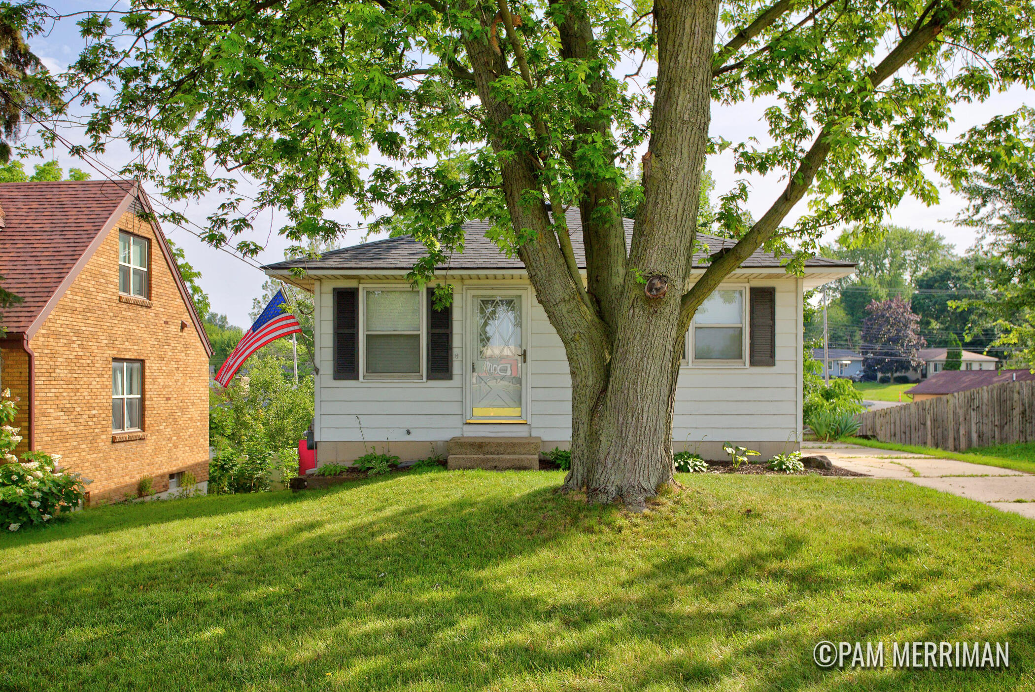 1735 Woodworth Street NE Grand Rapids MI 49525
