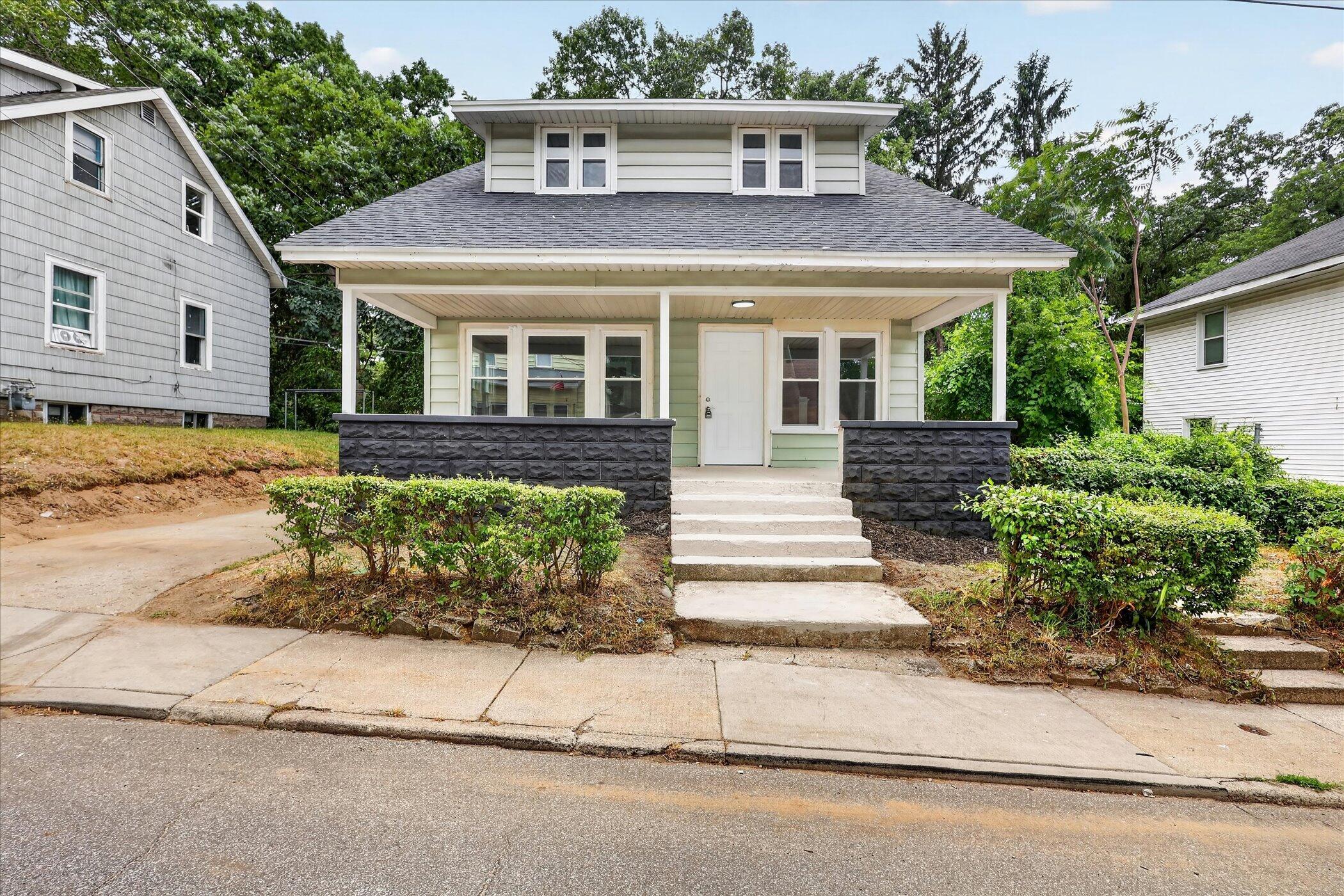 668 Alexander Street SE Grand Rapids MI 49507