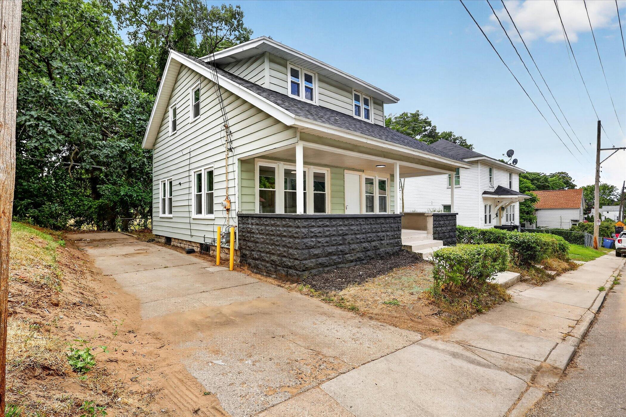 668 Alexander Street SE Grand Rapids MI 49507