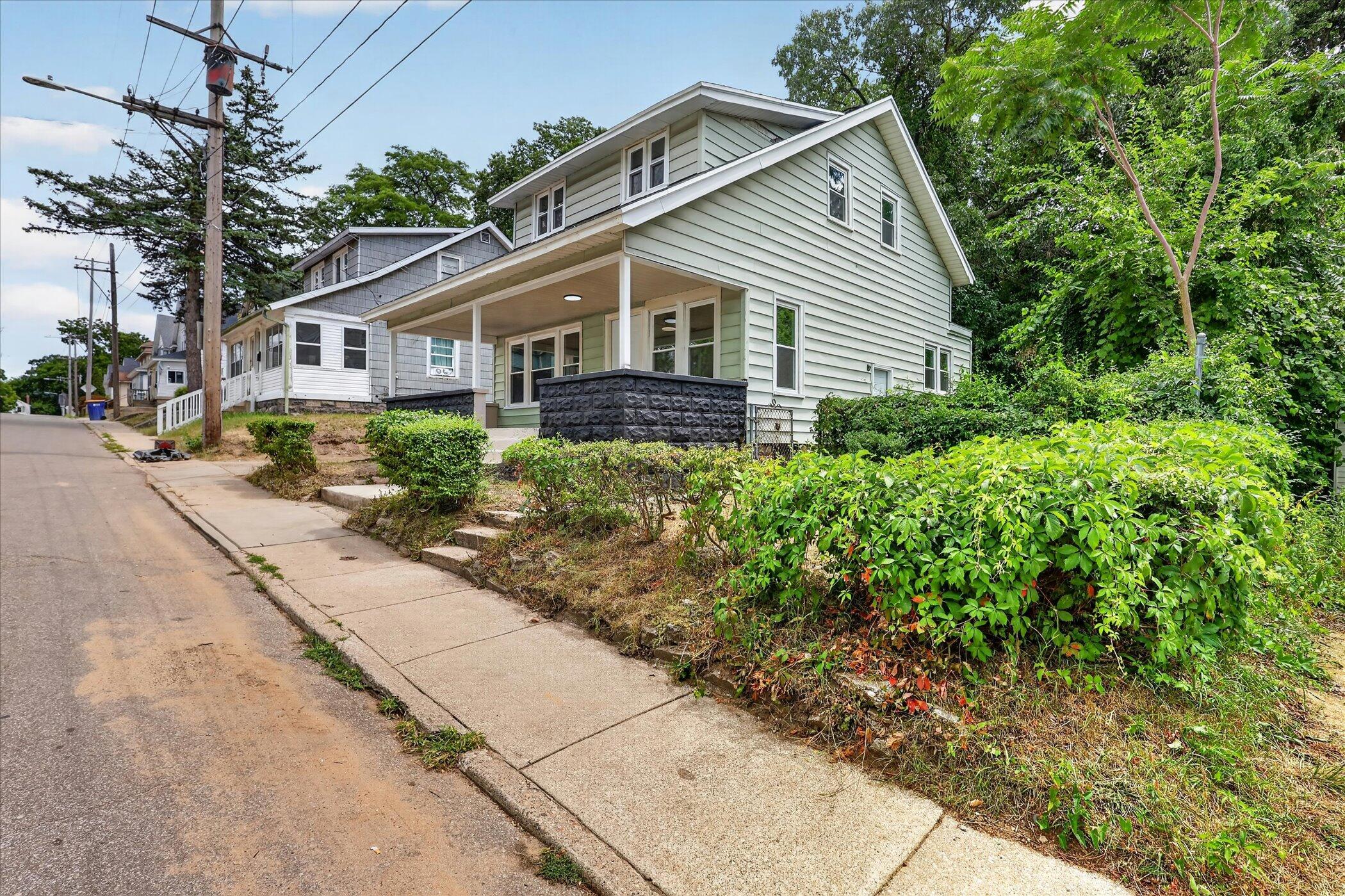 668 Alexander Street SE Grand Rapids MI 49507