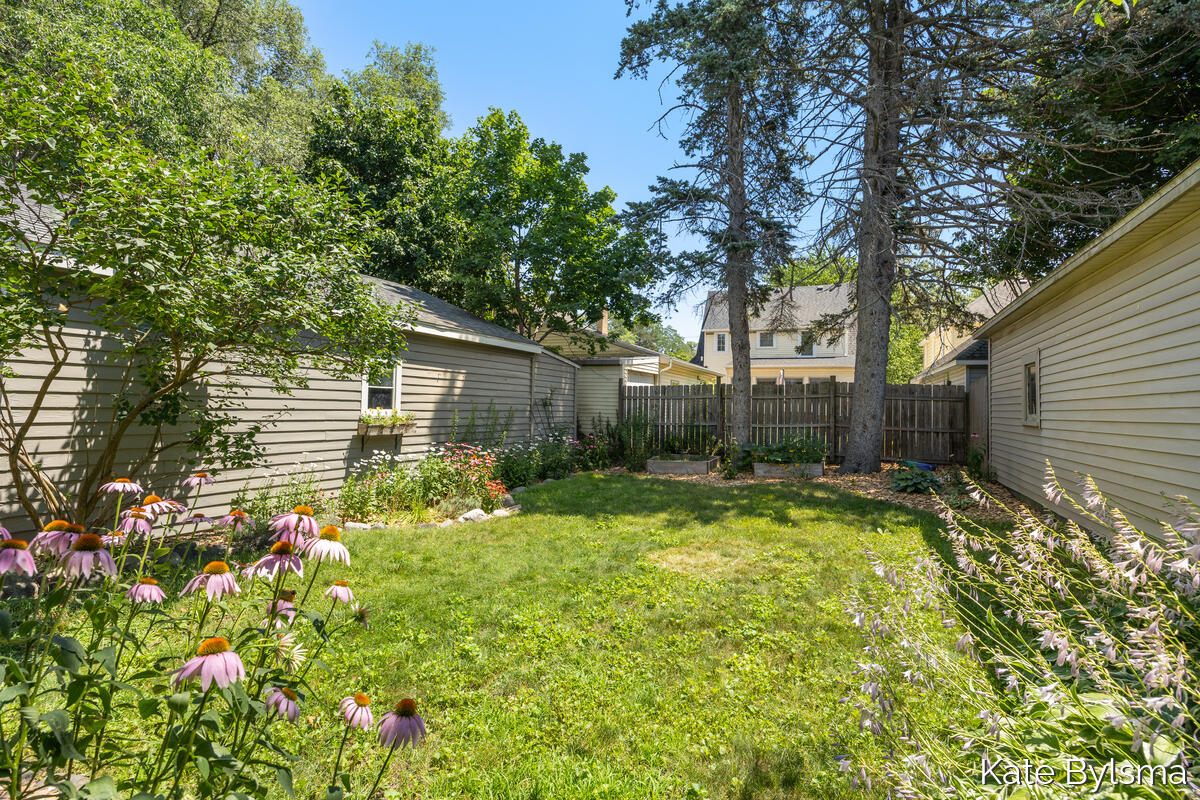2134 Paris Avenue SE Grand Rapids MI 49507