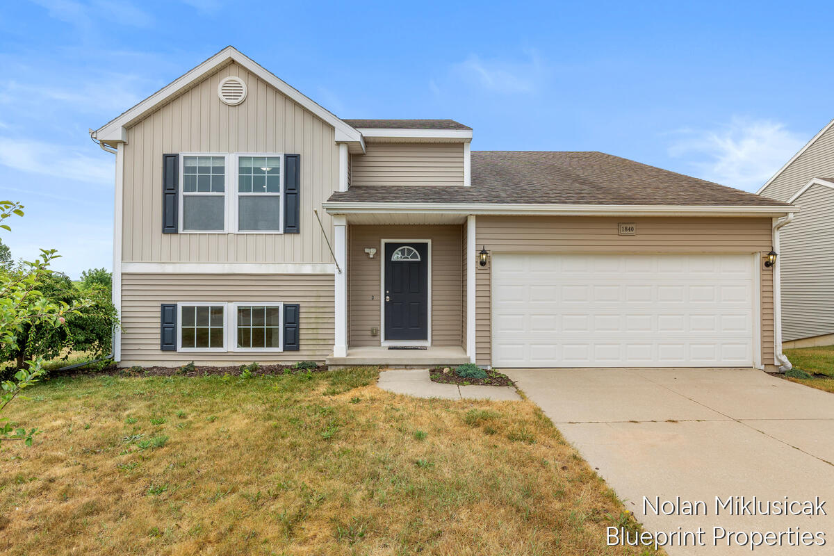 1840 Greenview Court Zeeland MI 49464