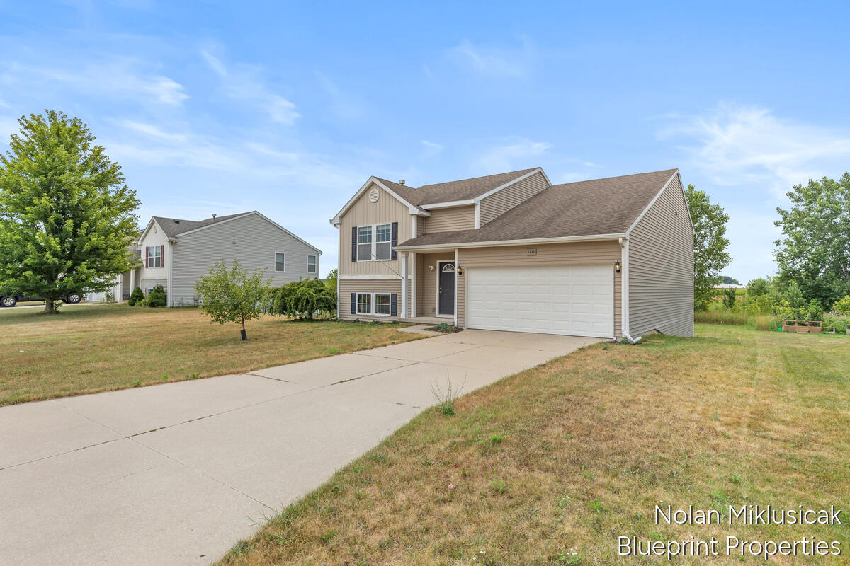 1840 Greenview Court Zeeland MI 49464