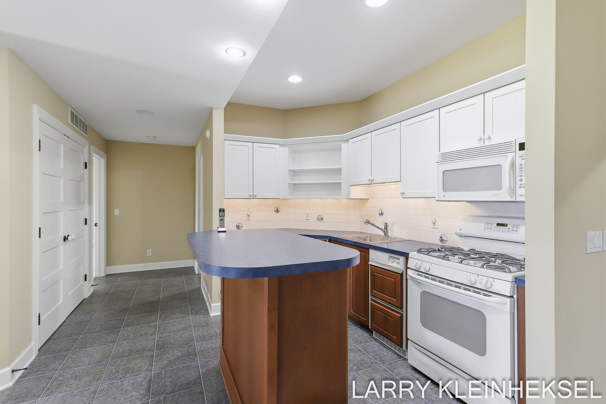 5645 N Lakeshore Drive Holland MI 49424