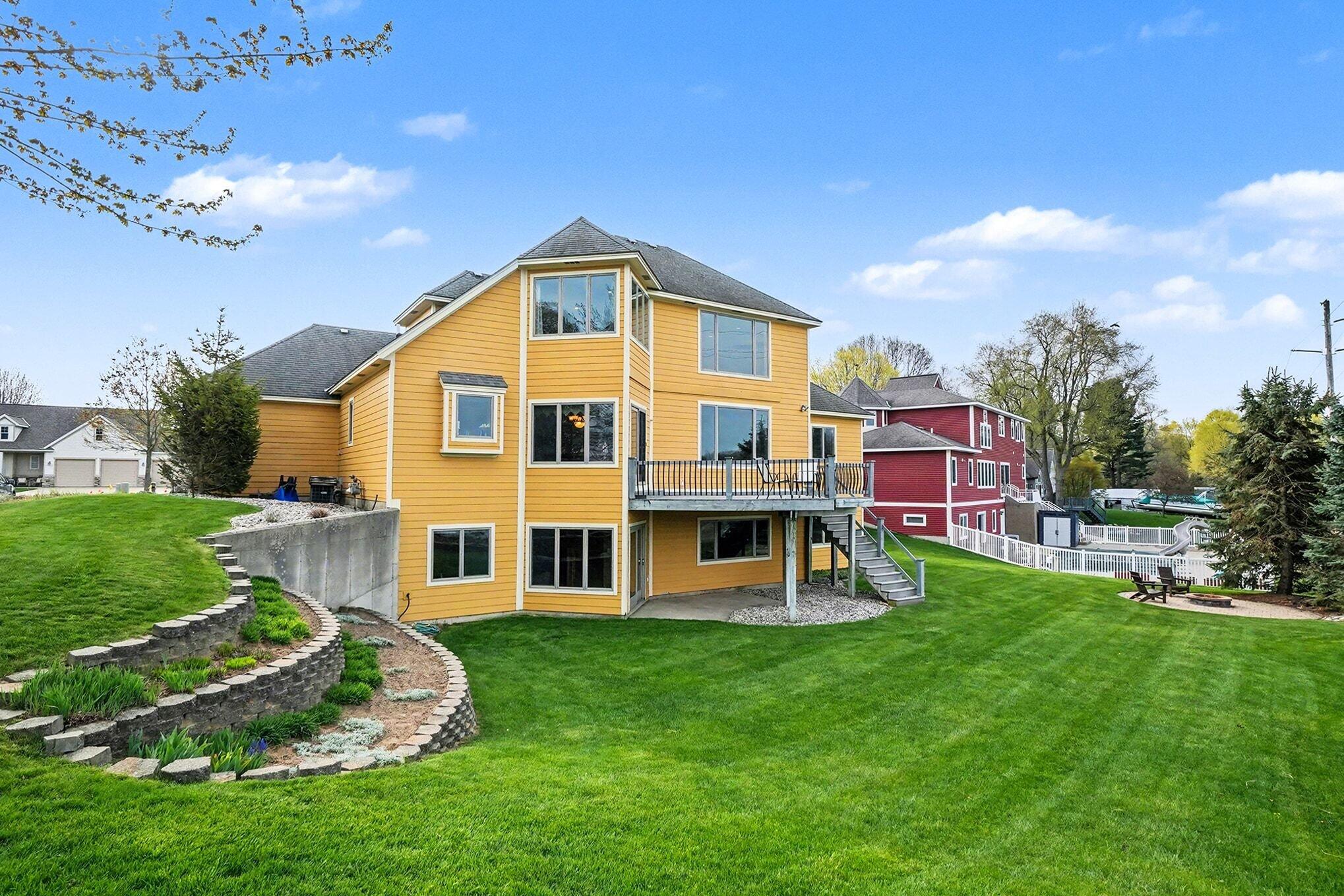 2213 N Bristol Street Holland MI 49424