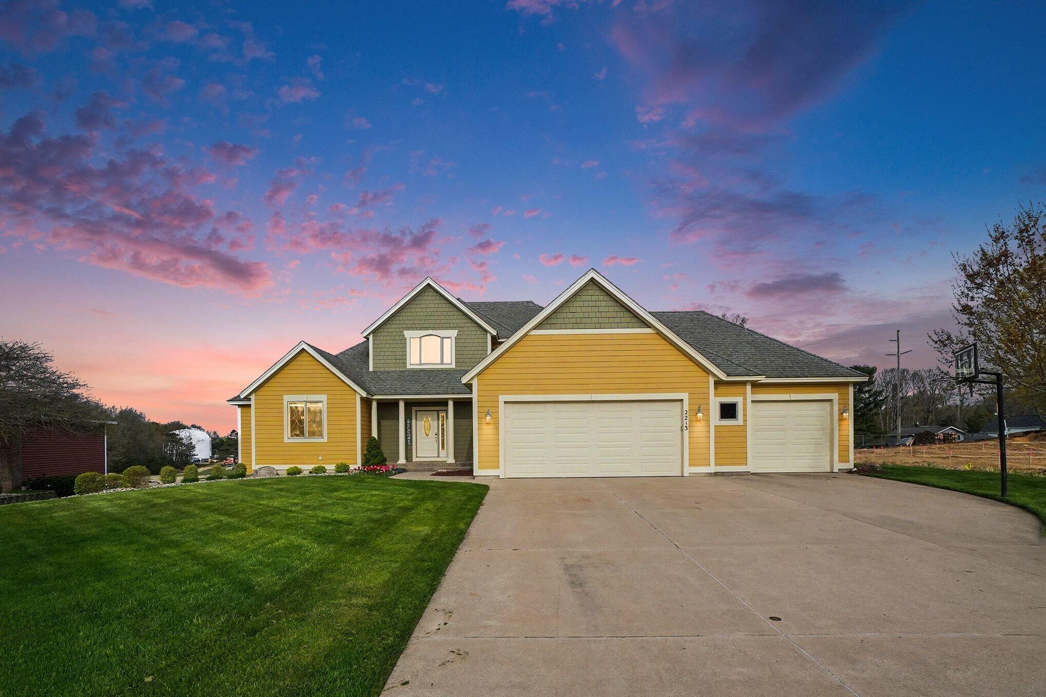 2213 N Bristol Street Holland MI 49424