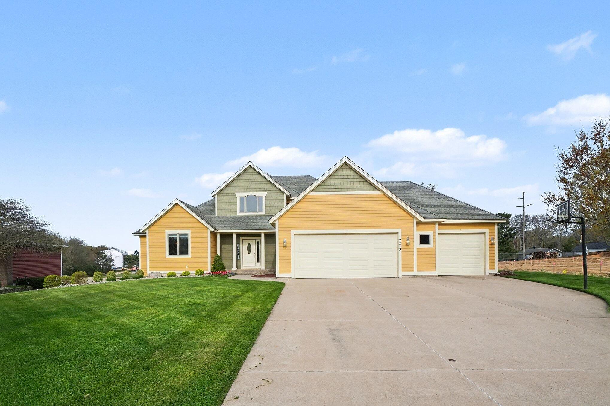 2213 N Bristol Street Holland MI 49424