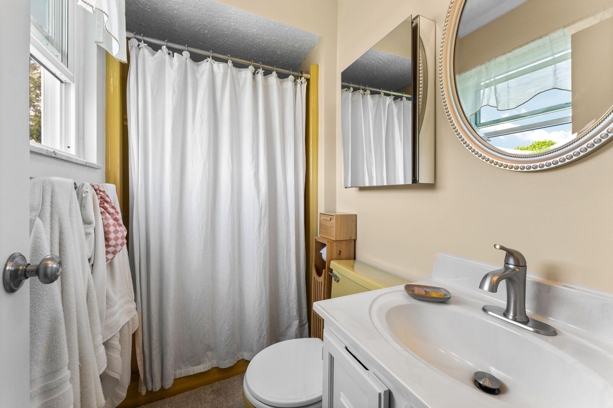 7490 Ledgewood Drive Fenton MI 48430