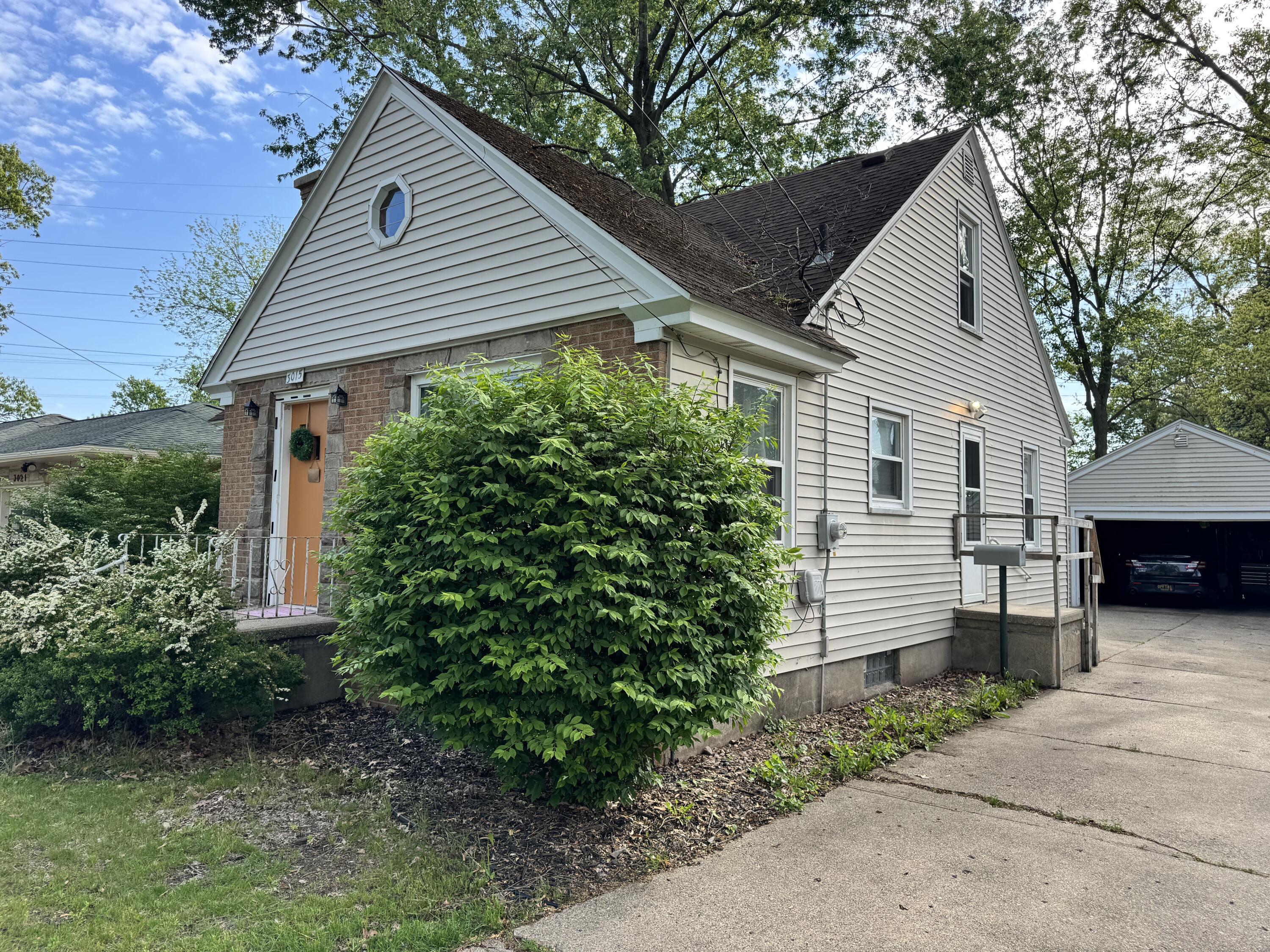 3015 Buchanan Avenue SW Grand Rapids MI 49548