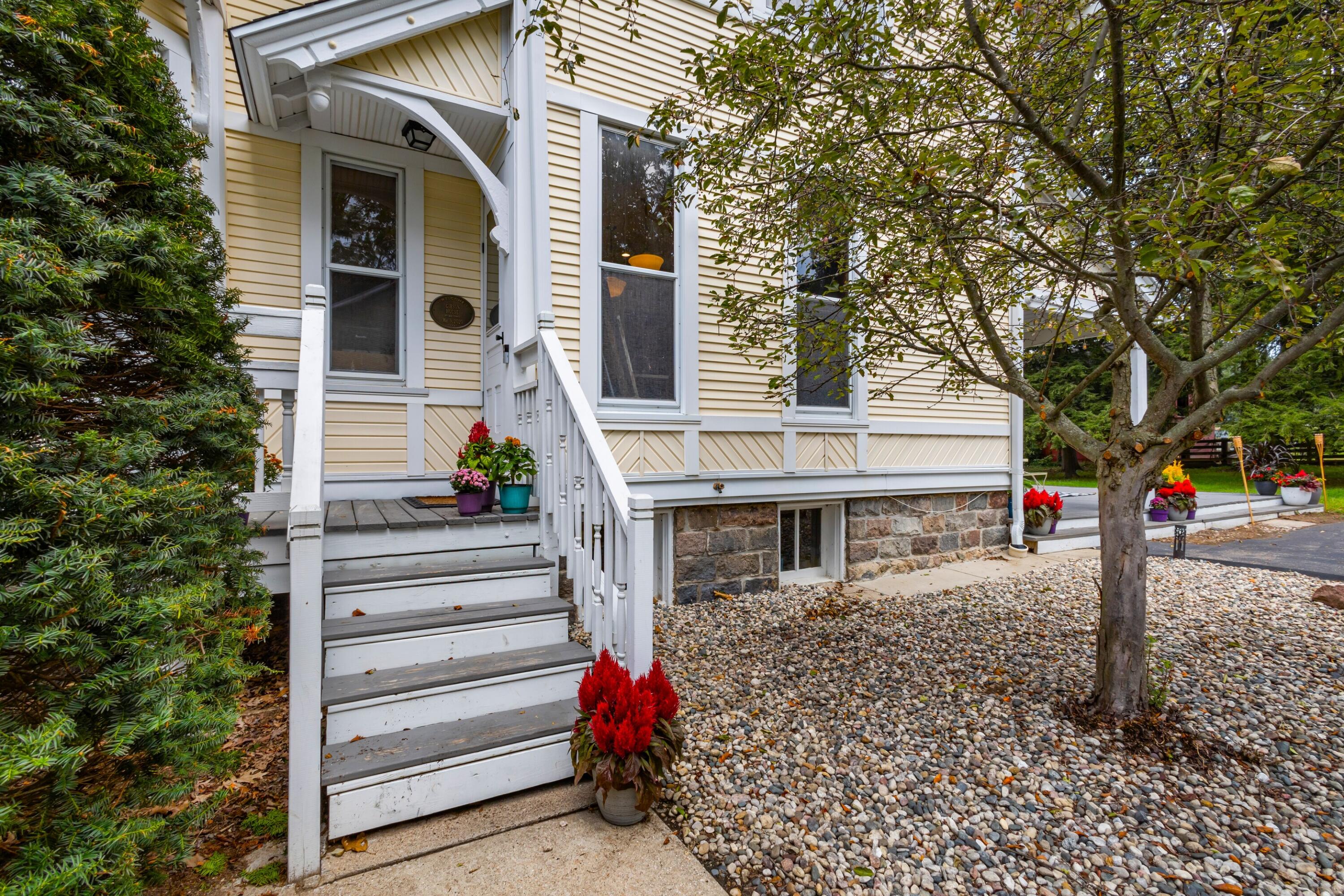 5932 N Riverview Drive Kalamazoo MI 49004