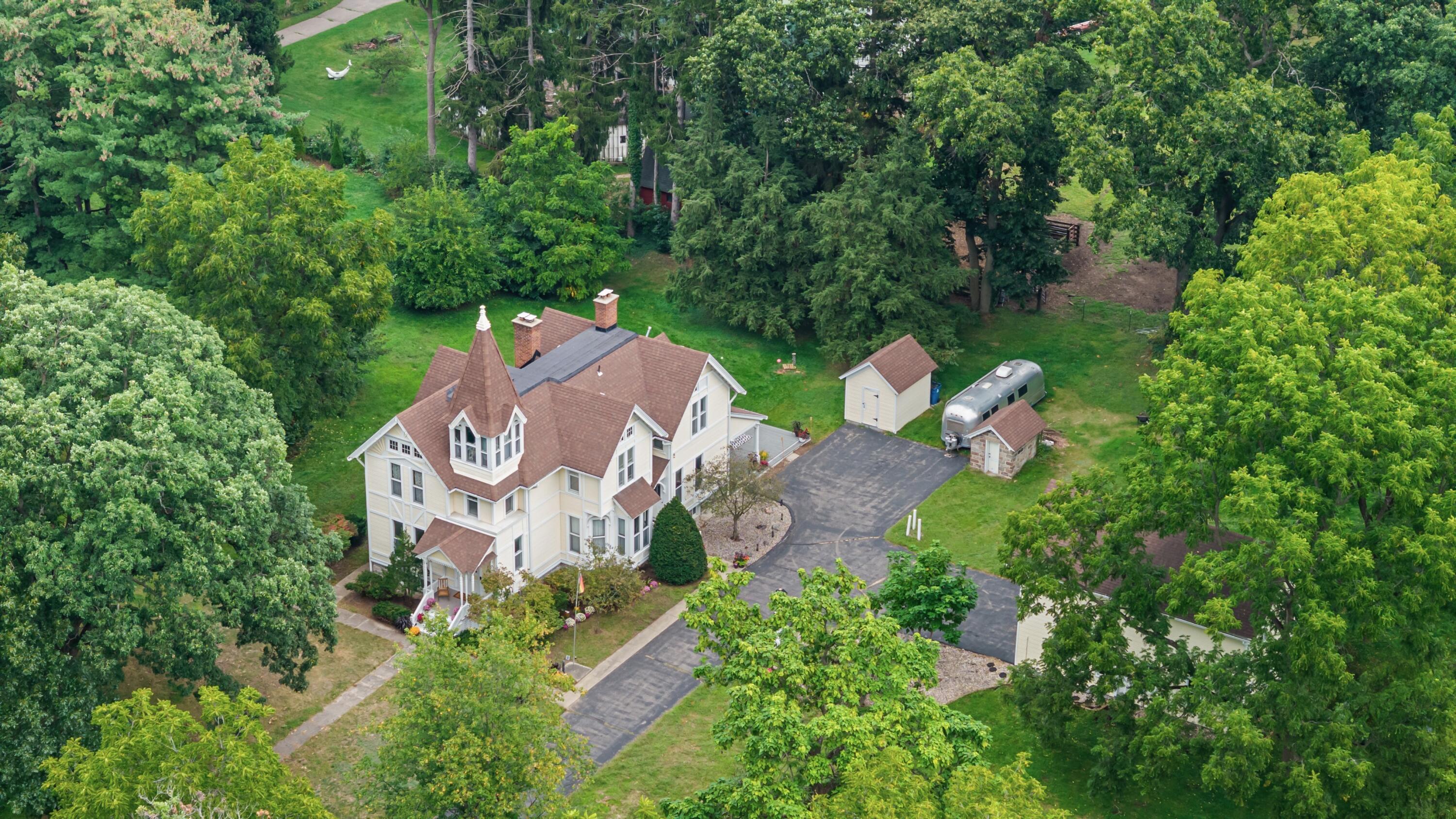 5932 N Riverview Drive Kalamazoo MI 49004