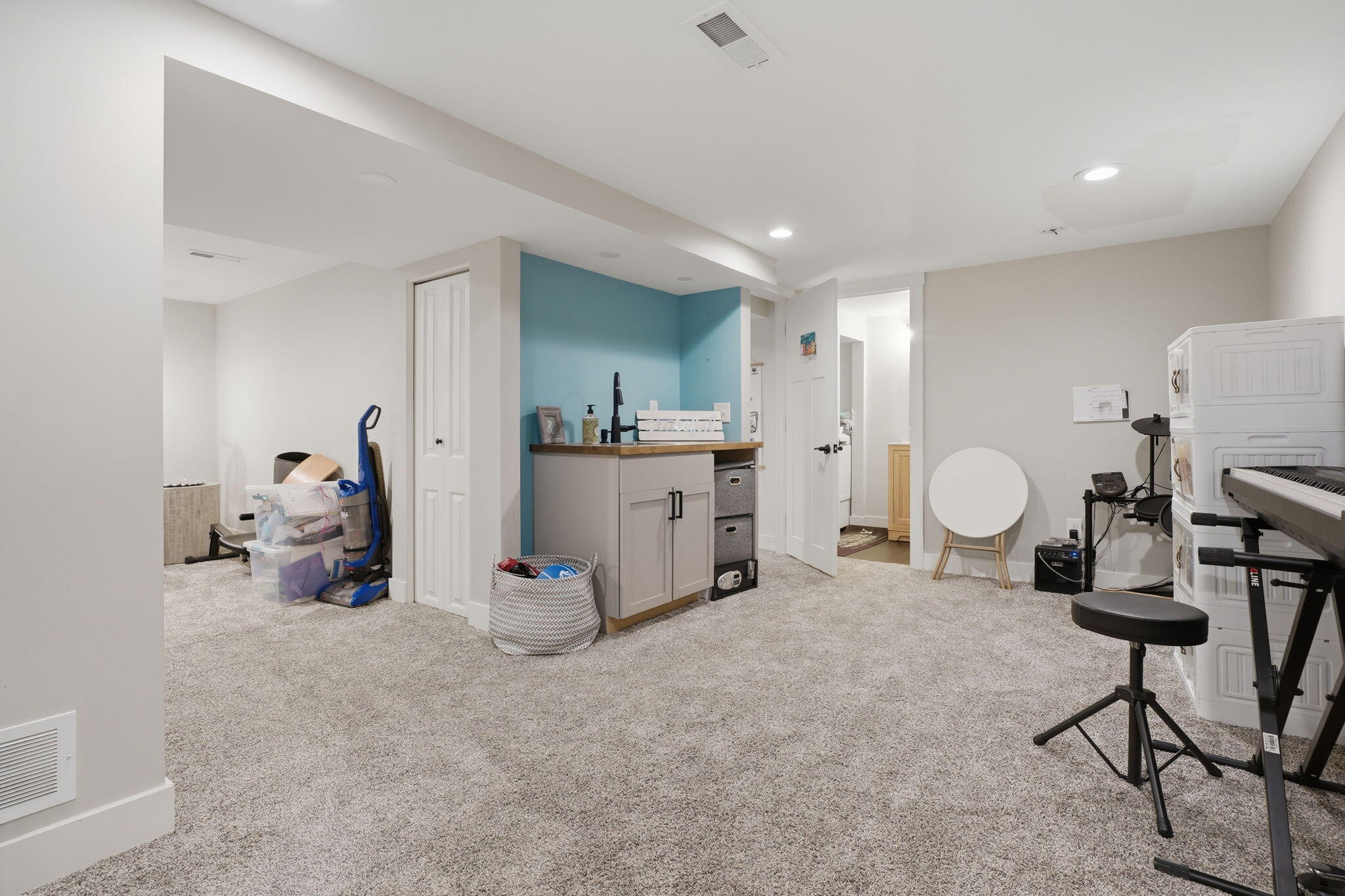 1037 Arlington Street NE Grand Rapids MI 49505
