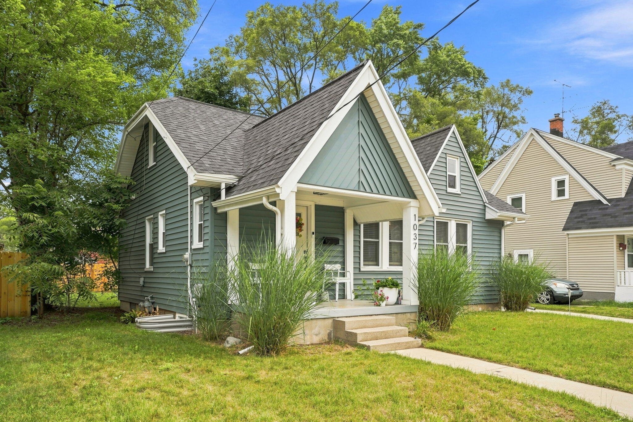 1037 Arlington Street NE Grand Rapids MI 49505