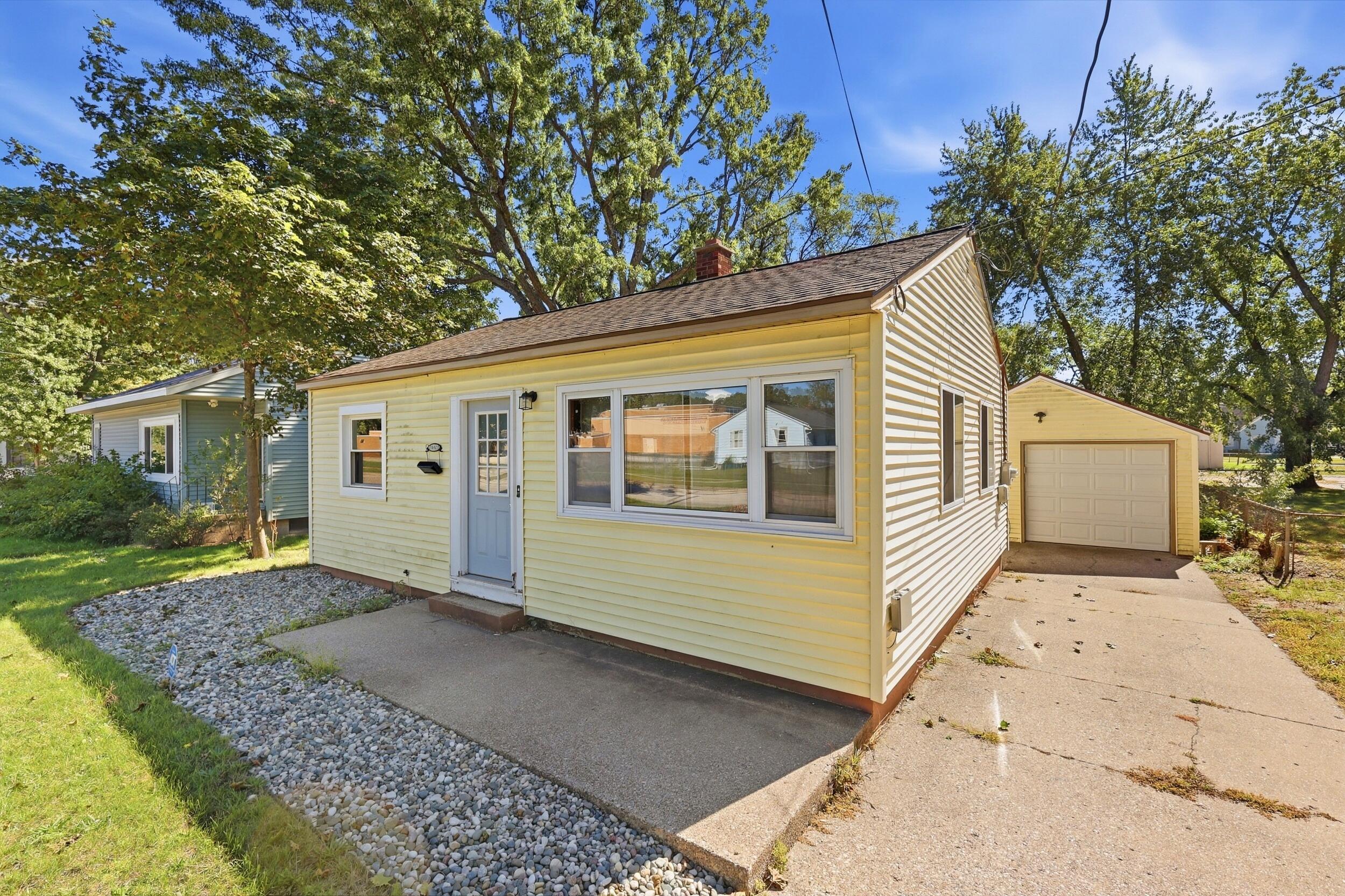 Muskegon MI, 1083 Amity Avenue