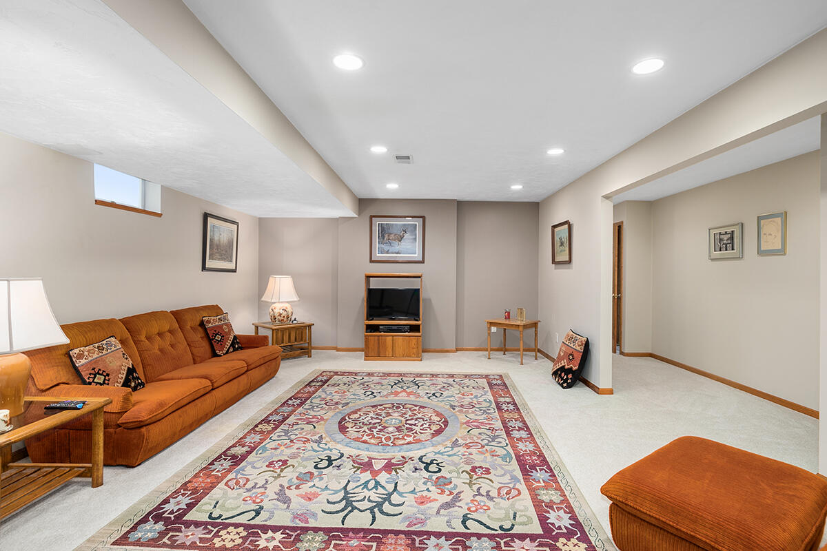 14159 Pheasant Run Holland MI 49424