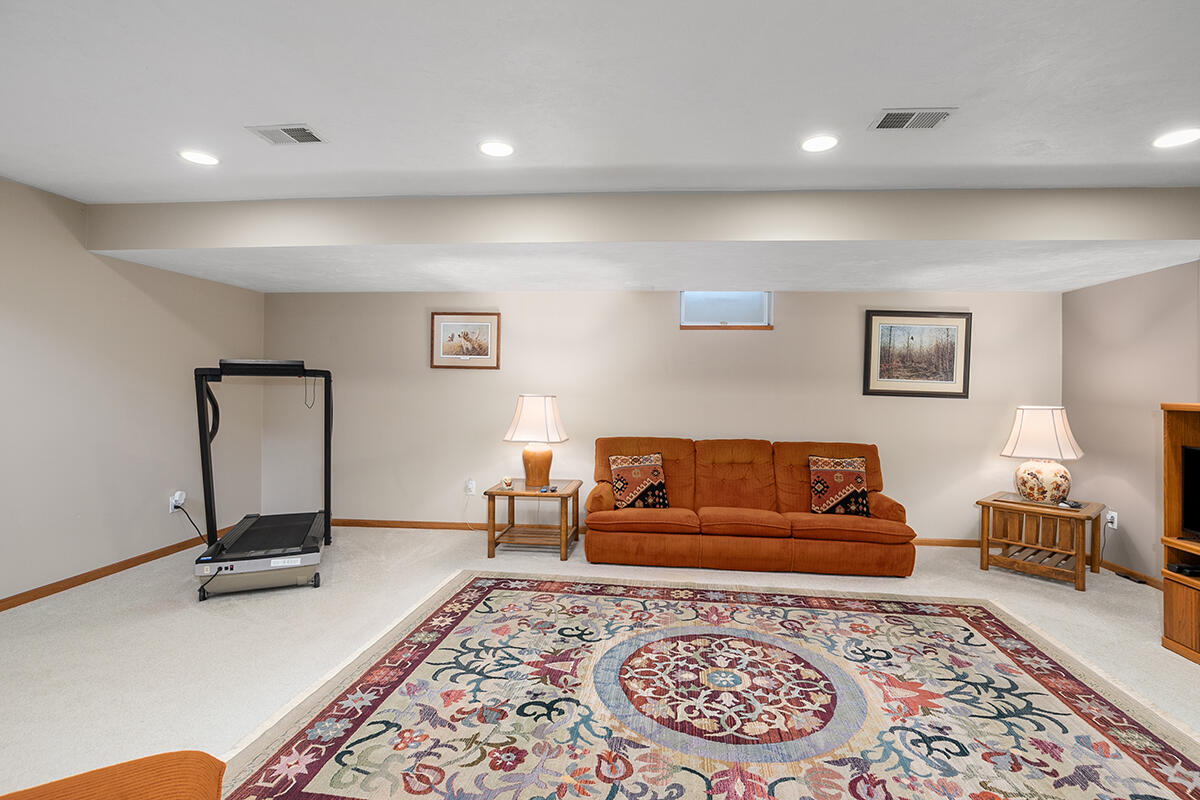 14159 Pheasant Run Holland MI 49424