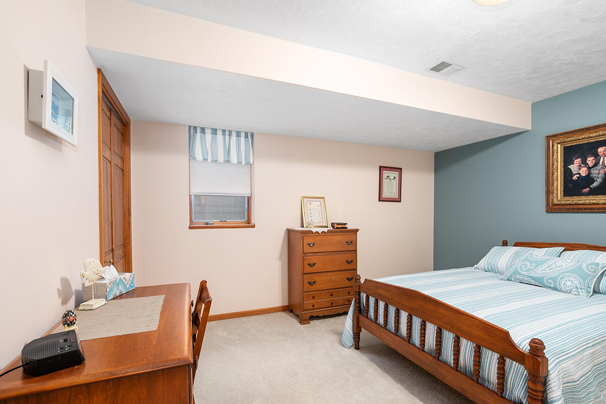 14159 Pheasant Run Holland MI 49424