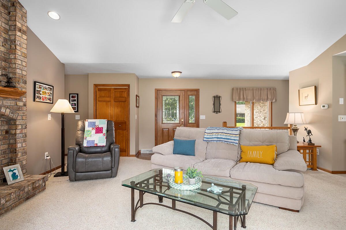 14159 Pheasant Run Holland MI 49424