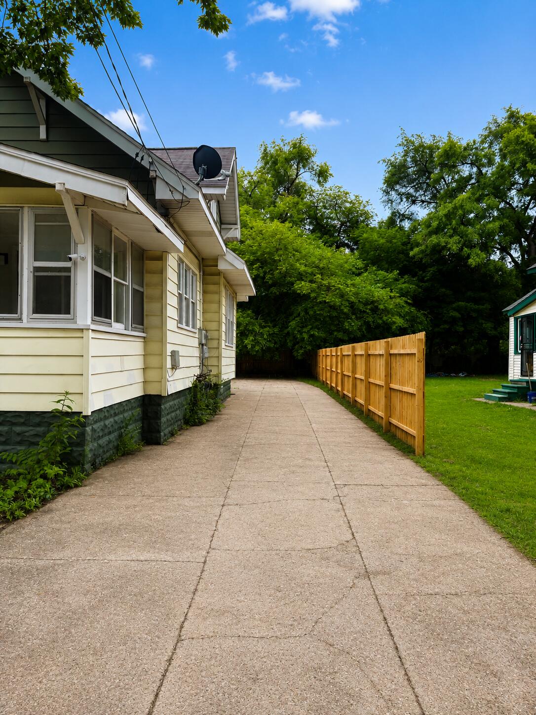657 Allen Avenue Muskegon MI 49442