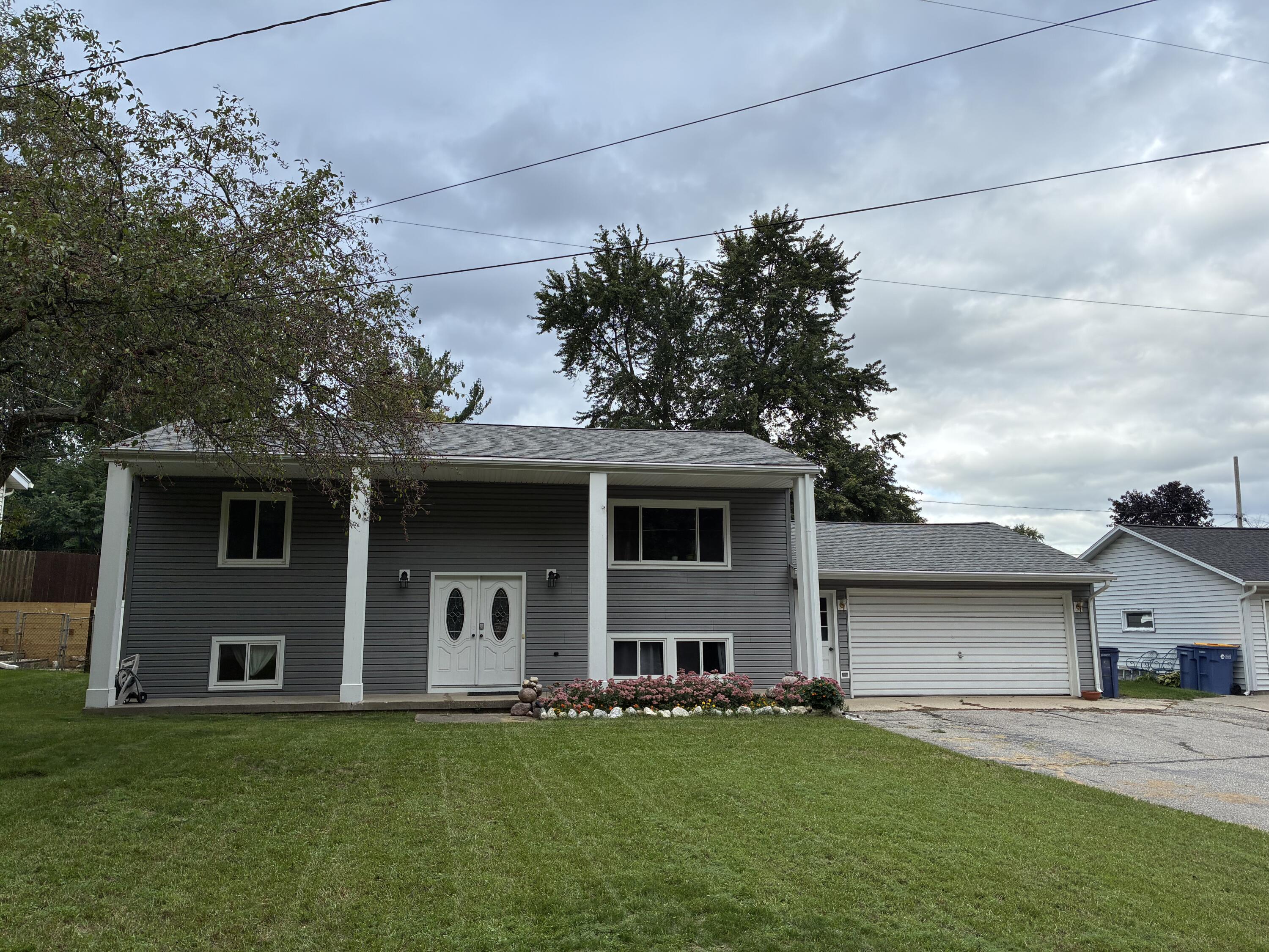 1761 Fulton Street W Grand Rapids MI 49504