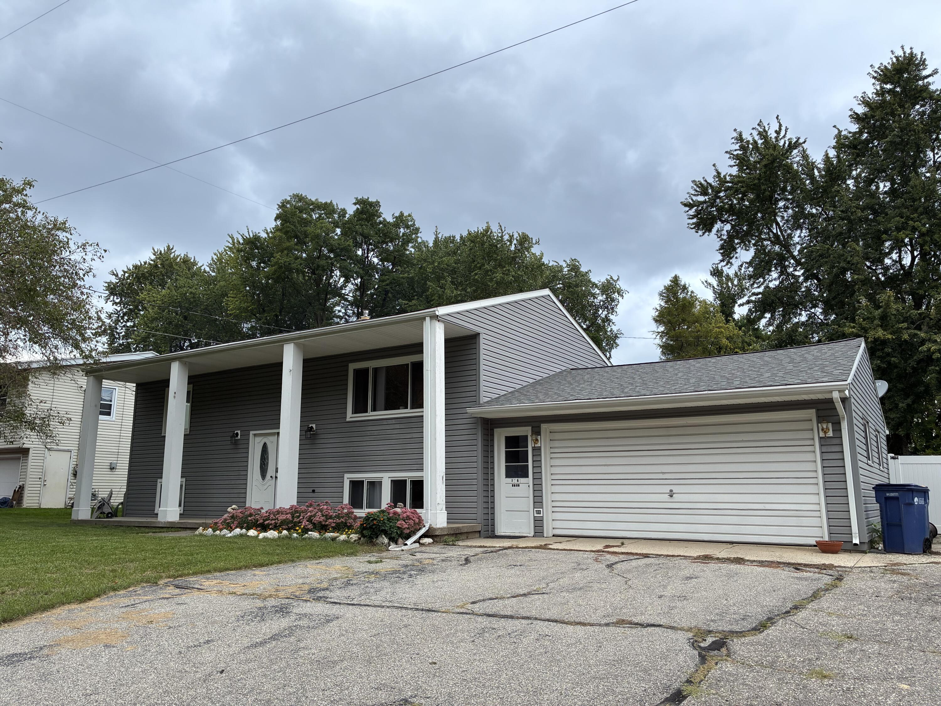 1761 Fulton Street W Grand Rapids MI 49504