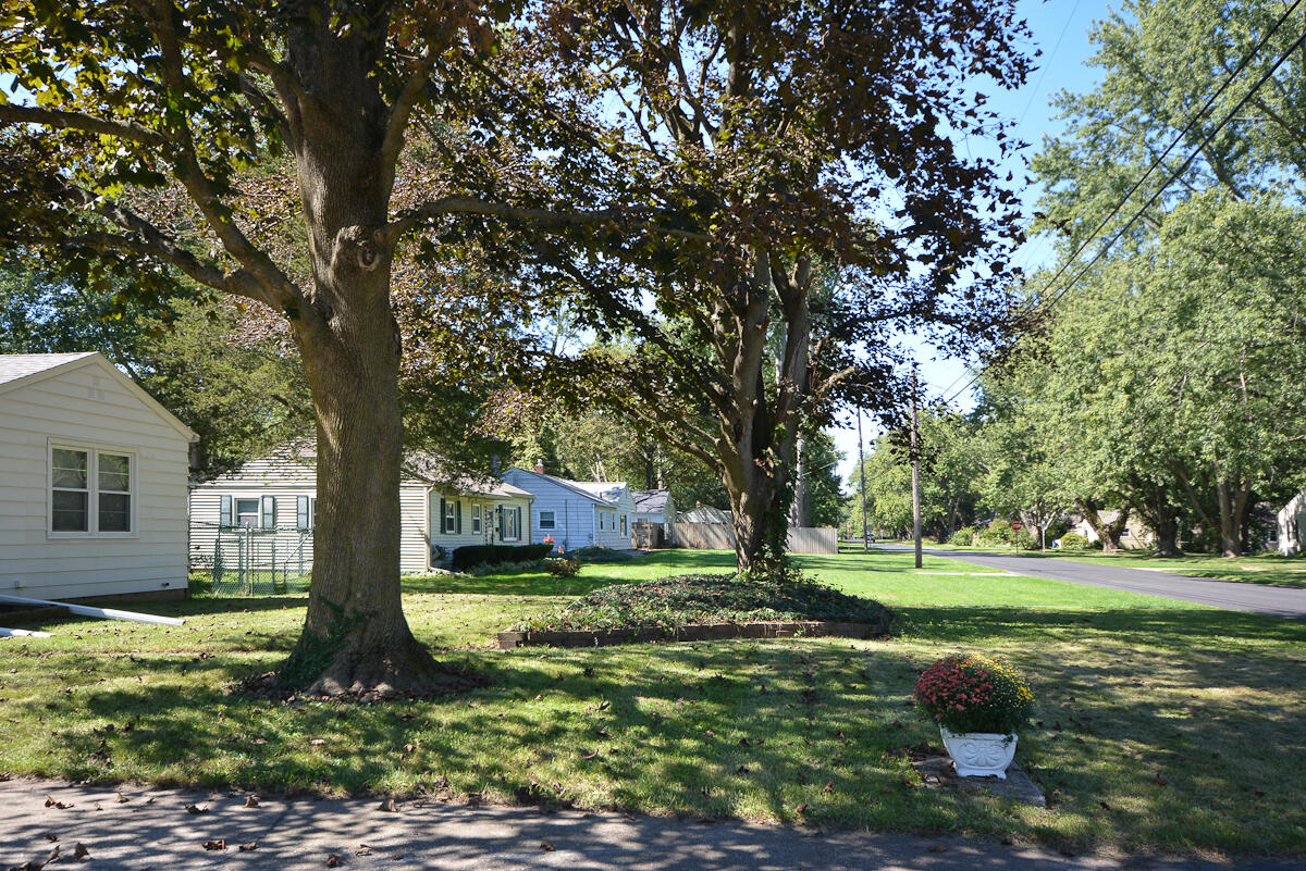 3503 Iroquois Trail Kalamazoo MI 49006