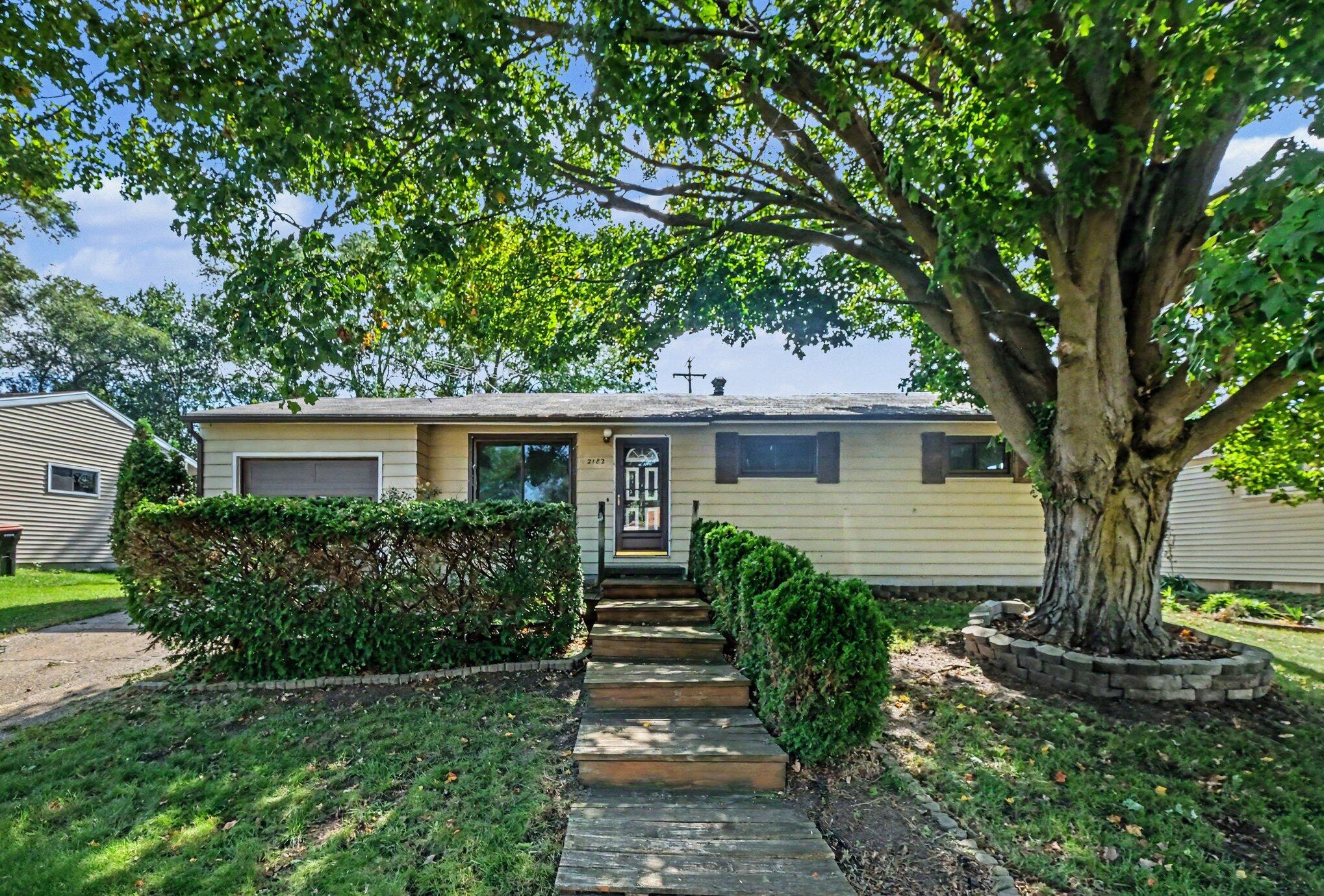2182 Daylor Drive NE Grand Rapids MI 49525