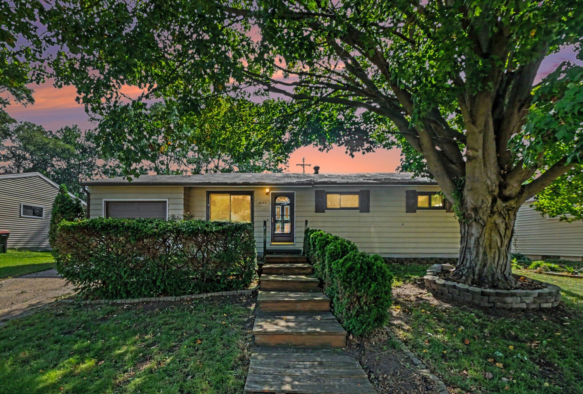 2182 Daylor Drive NE Grand Rapids MI 49525