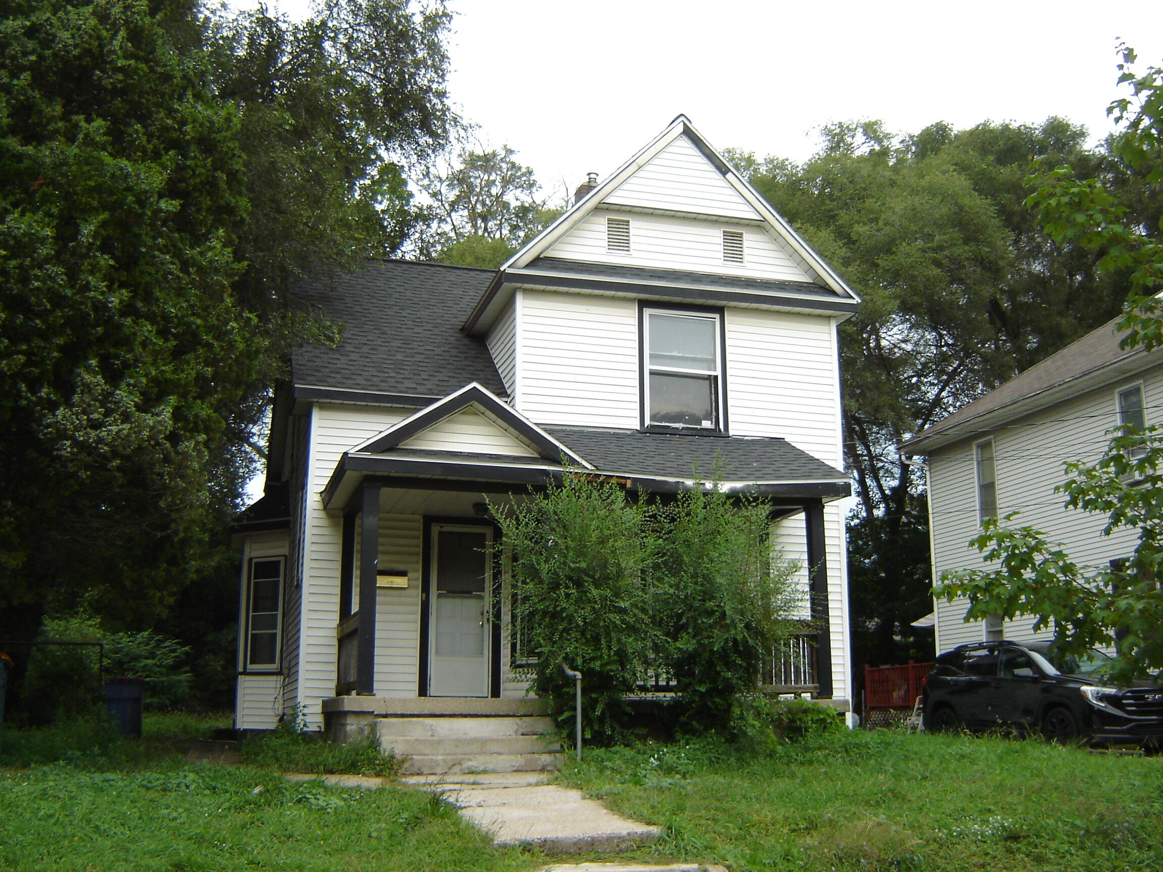 521-523 Highland Street SE Grand Rapids MI 49507