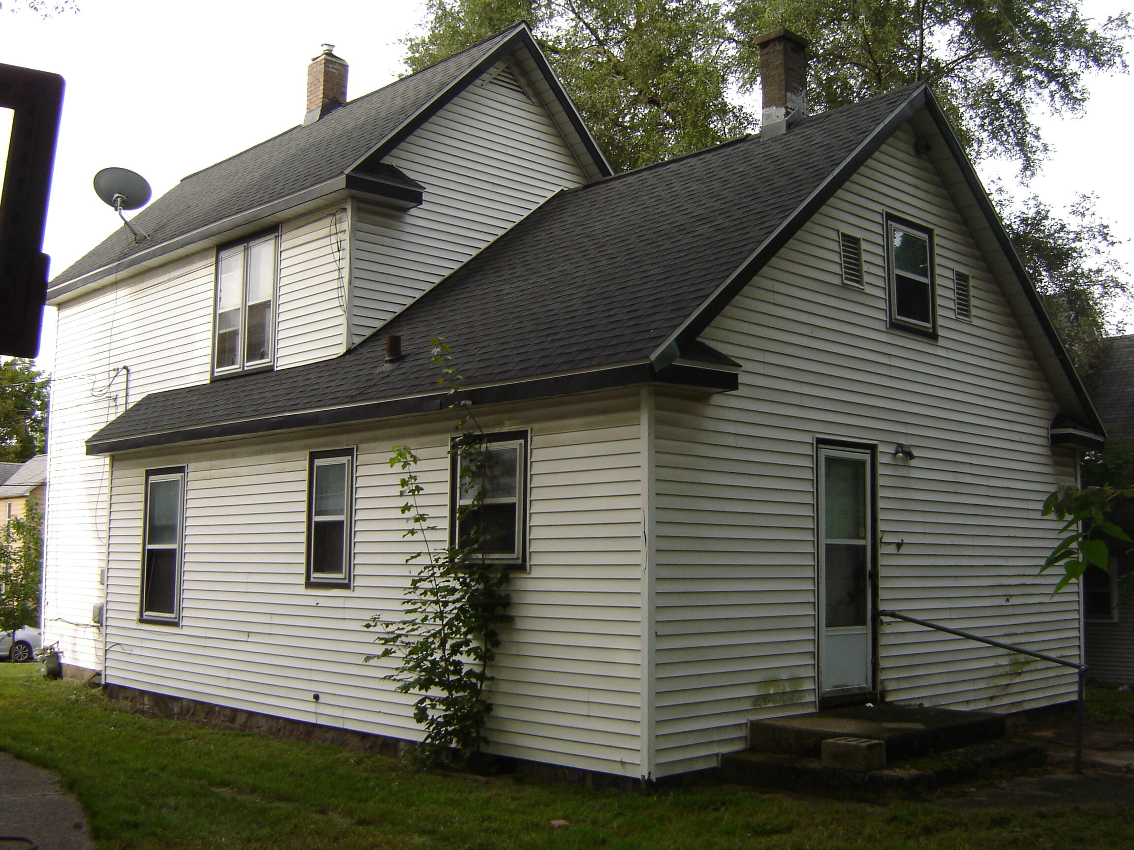 521-523 Highland Street SE Grand Rapids MI 49507