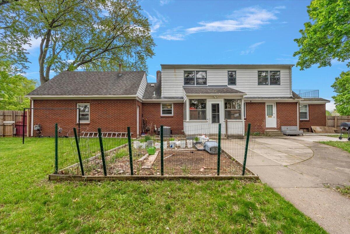 3035 E Paris Avenue SE Grand Rapids MI 49512