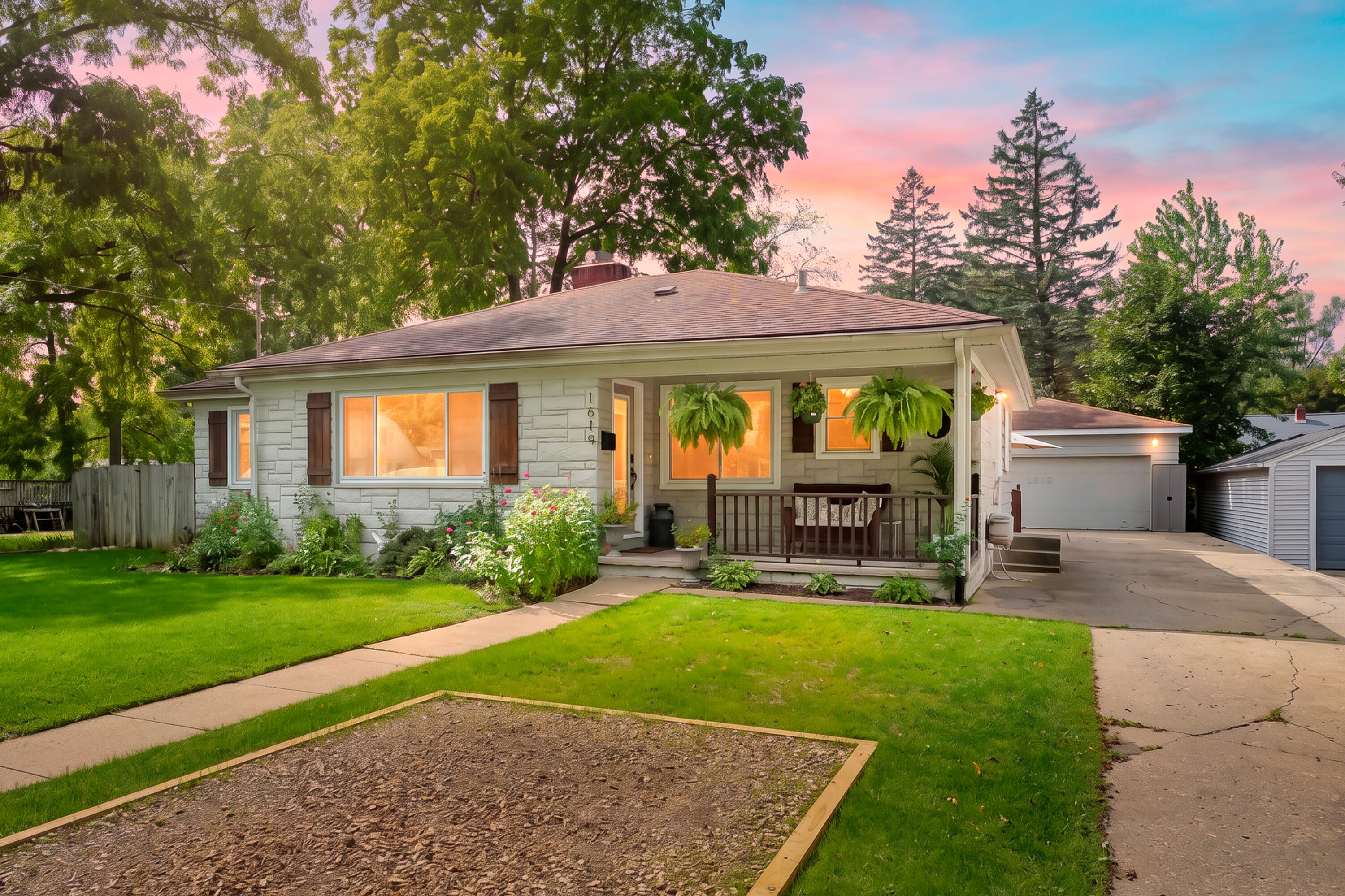 1619 Upland Drive Kalamazoo MI 49048