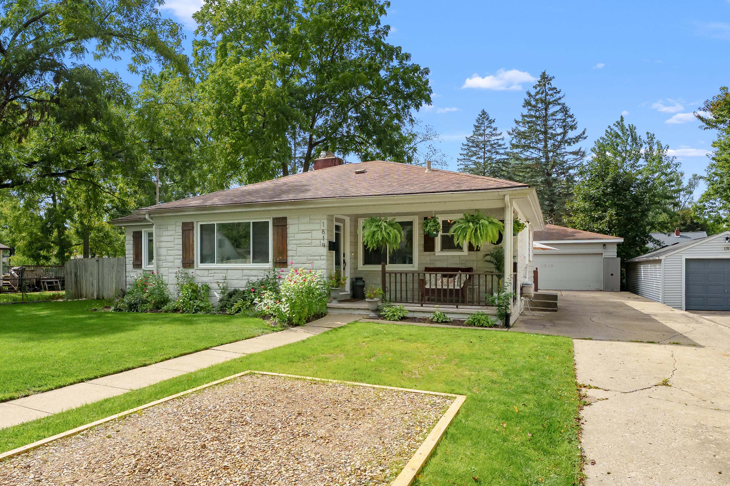 1619 Upland Drive Kalamazoo MI 49048