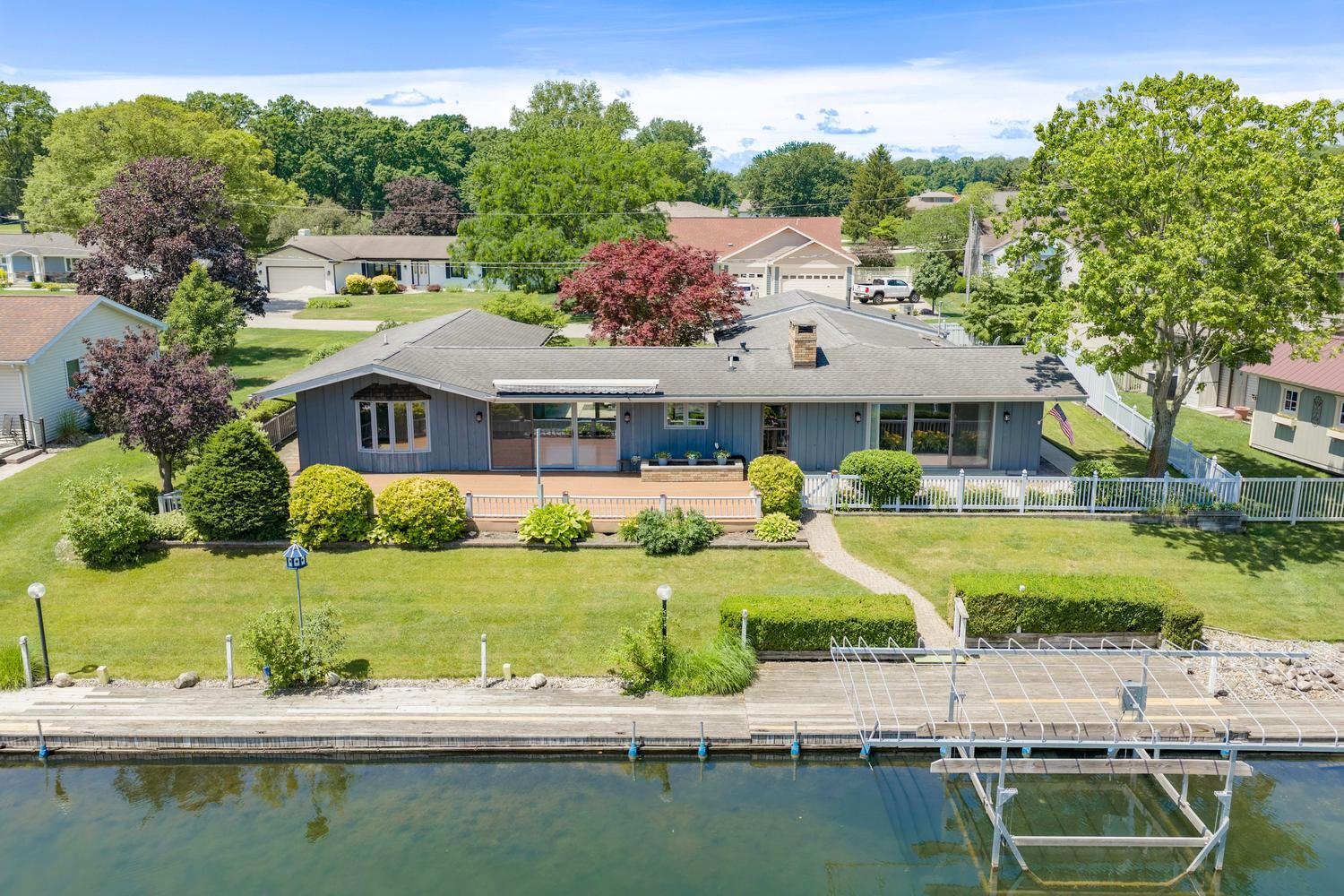 68911 Island Drive Edwardsburg MI 49112
