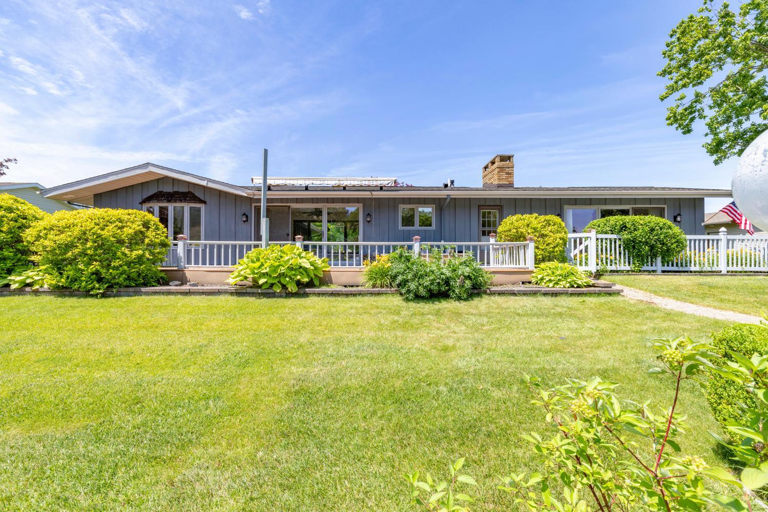 68911 Island Drive Edwardsburg MI 49112