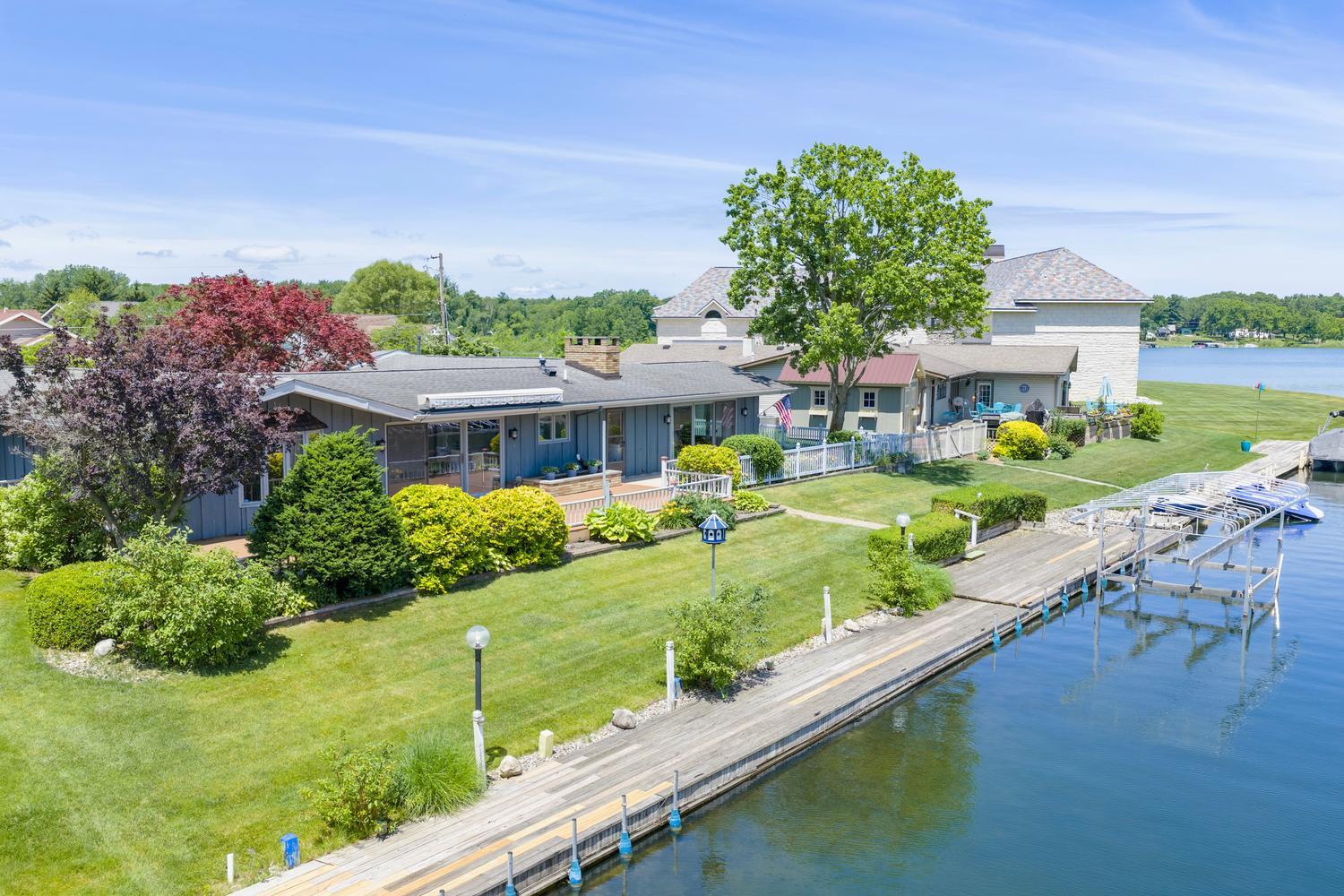68911 Island Drive Edwardsburg MI 49112