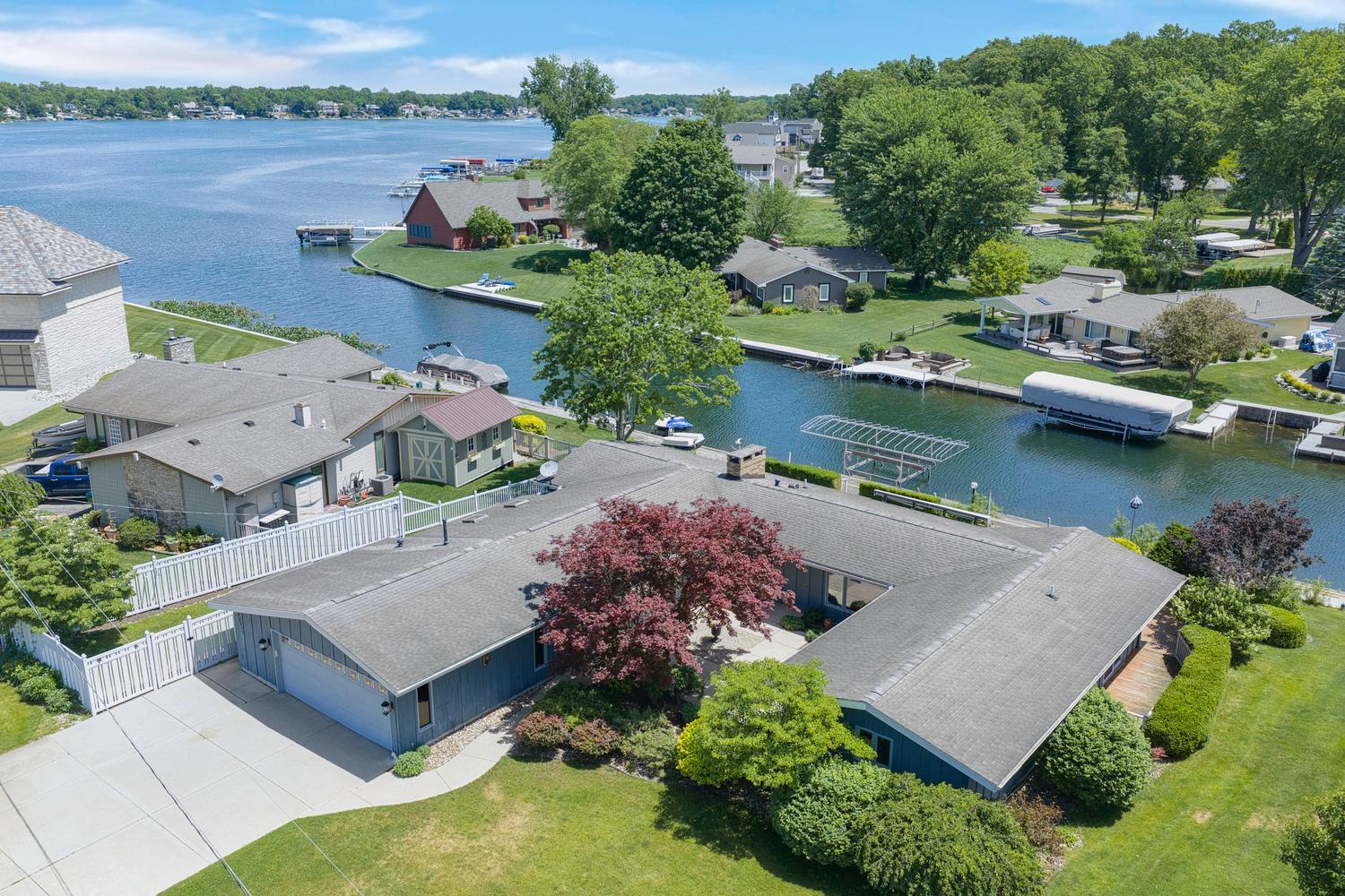68911 Island Drive Edwardsburg MI 49112